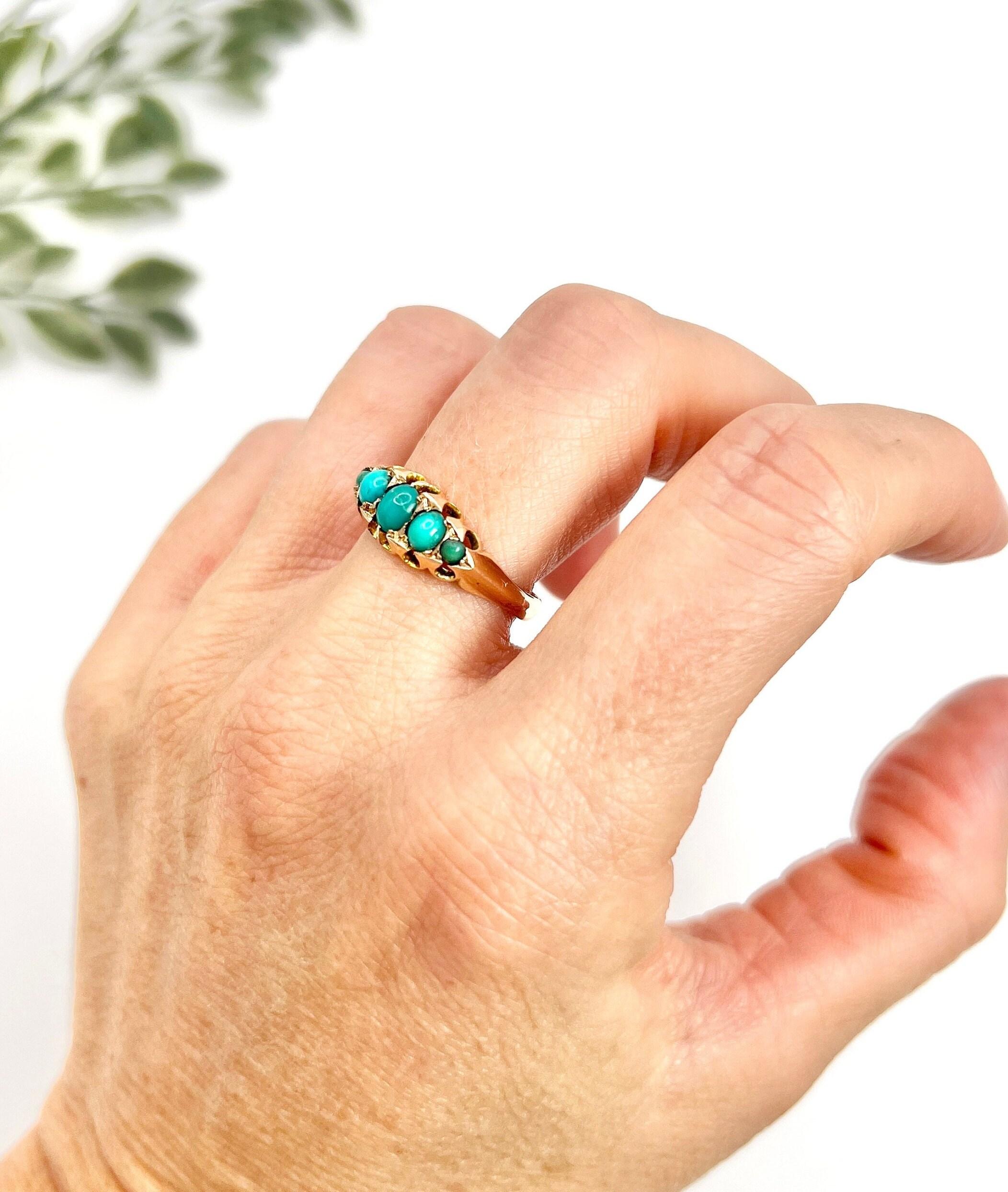 9ct Gold Edwardian Turquoise Five Stone Band Ring Hallmarked Birmingham 1907 In Good Condition For Sale In Brighton, GB