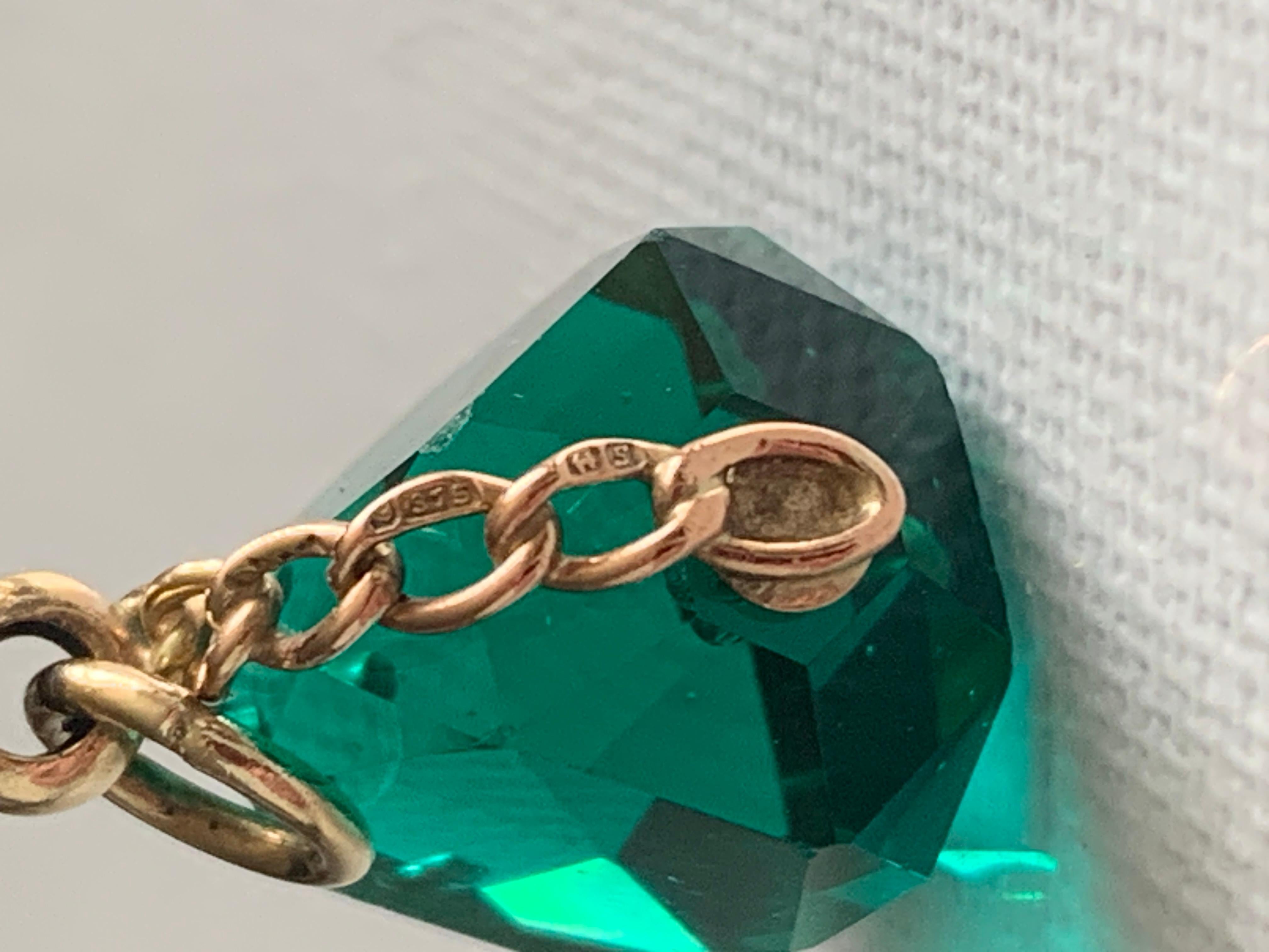 9ct Gold Emerald Green Glass Spinner Charm In Good Condition For Sale In London, GB