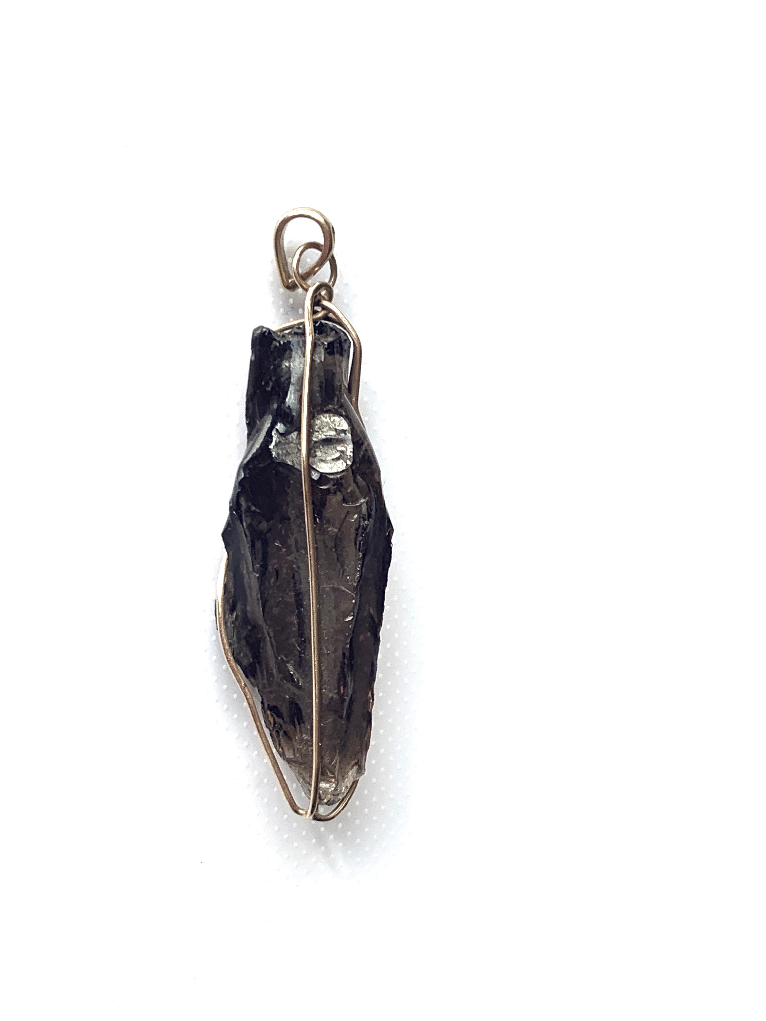 Artisan Pendentif en or 9 carats enchâssé de grand quartz fumé en vente
