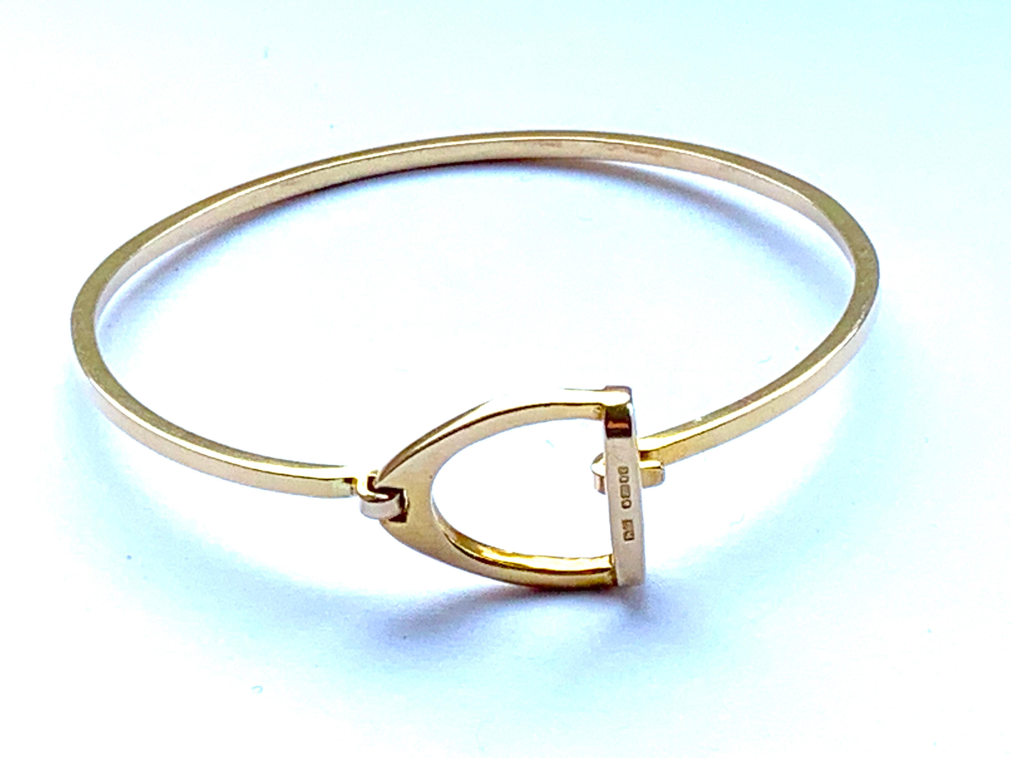 
9ct 375 Gold Bracelet
Equestrian design
Tight and secure fastener - with strong safety chain
Fully Hallmarked on the stirrup
Circumference 18.85 cm
Diameter  9.42 cm
Maximum wrist fit 7.2 Inches
Bracelet Thickness  2mm milimetres
Total Weight  11