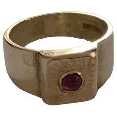 Anillo de oro de 9 ct con sello de calidad y rubí rosa 8,8 gramos