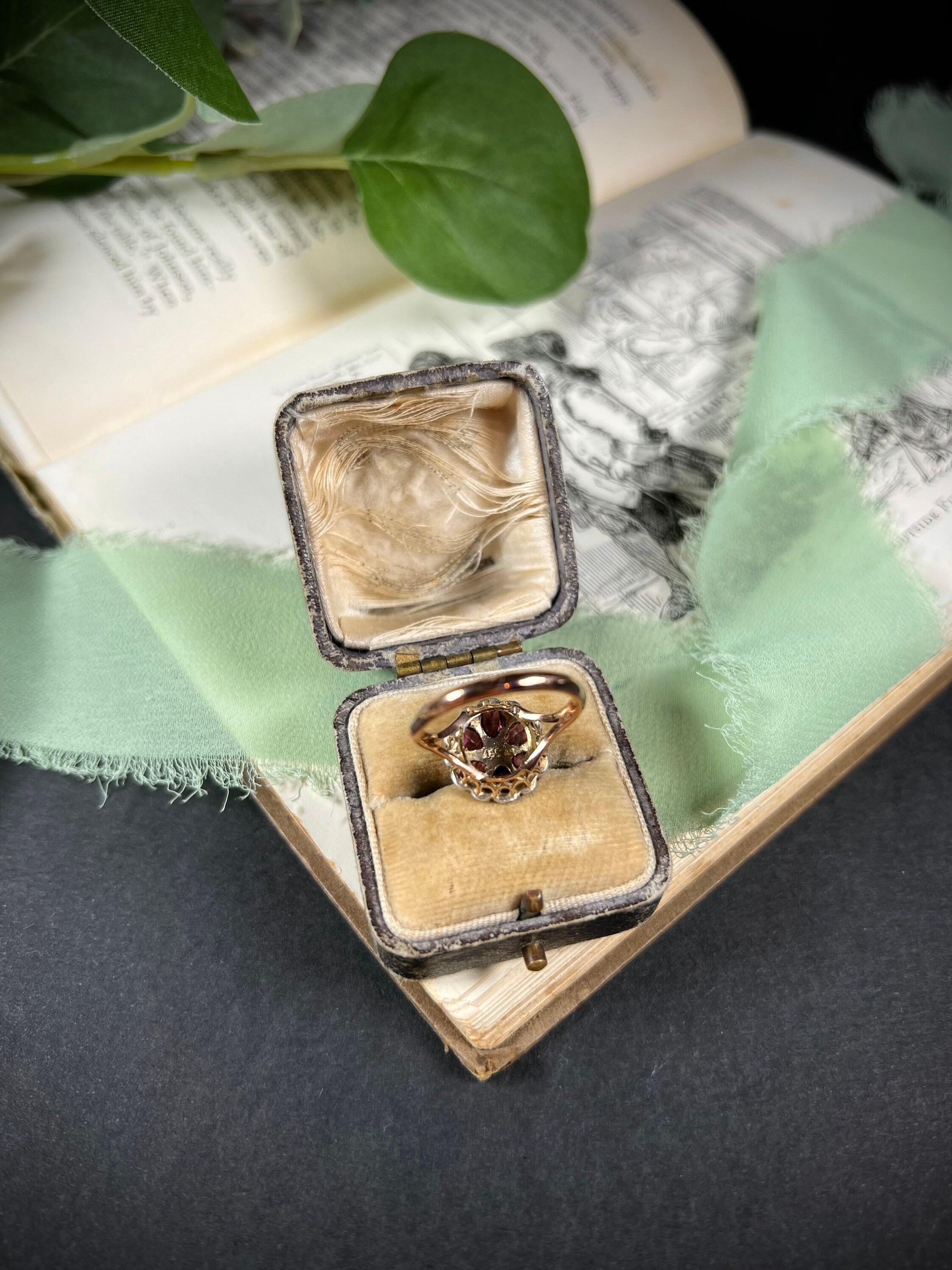 9 Karat Gold Granat & Diamant Gänseblümchen-Cluster-Ring mit facettierten Granatblättern und Diamanten   im Angebot 5