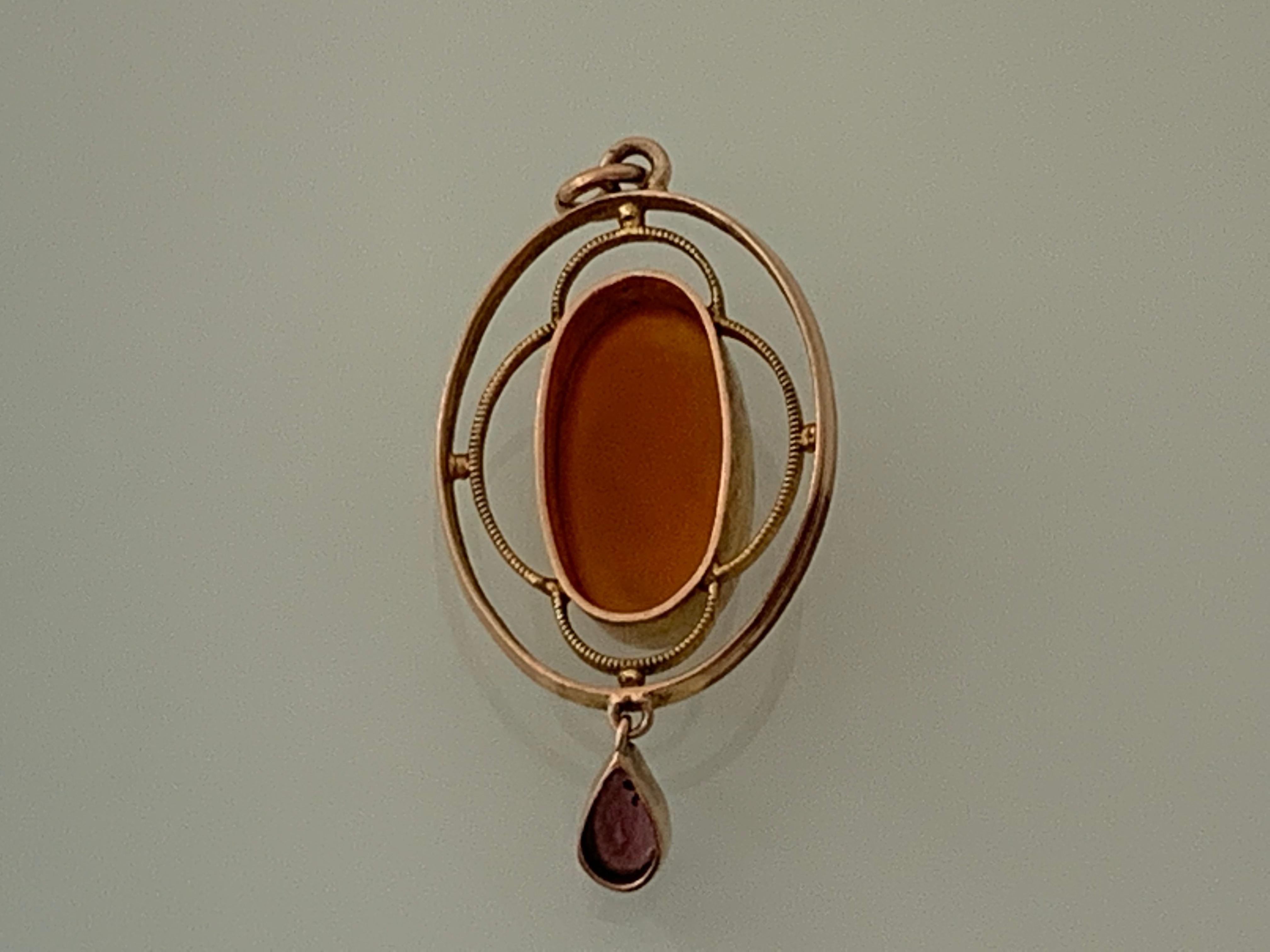 9ct Gold Italian Antique Cameo Pendant In Good Condition For Sale In London, GB