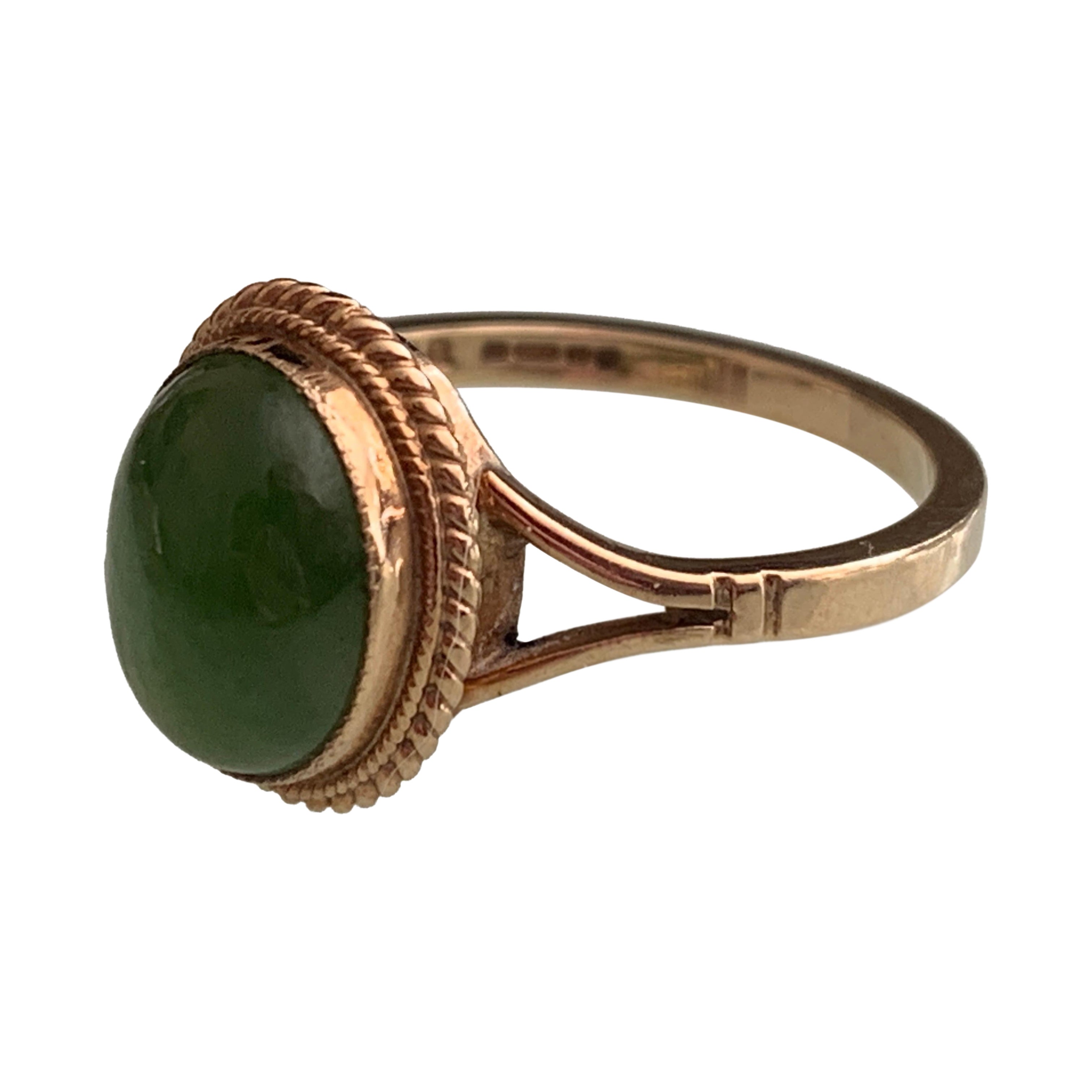 Anello in oro 9ct con pietra di giada in vendita