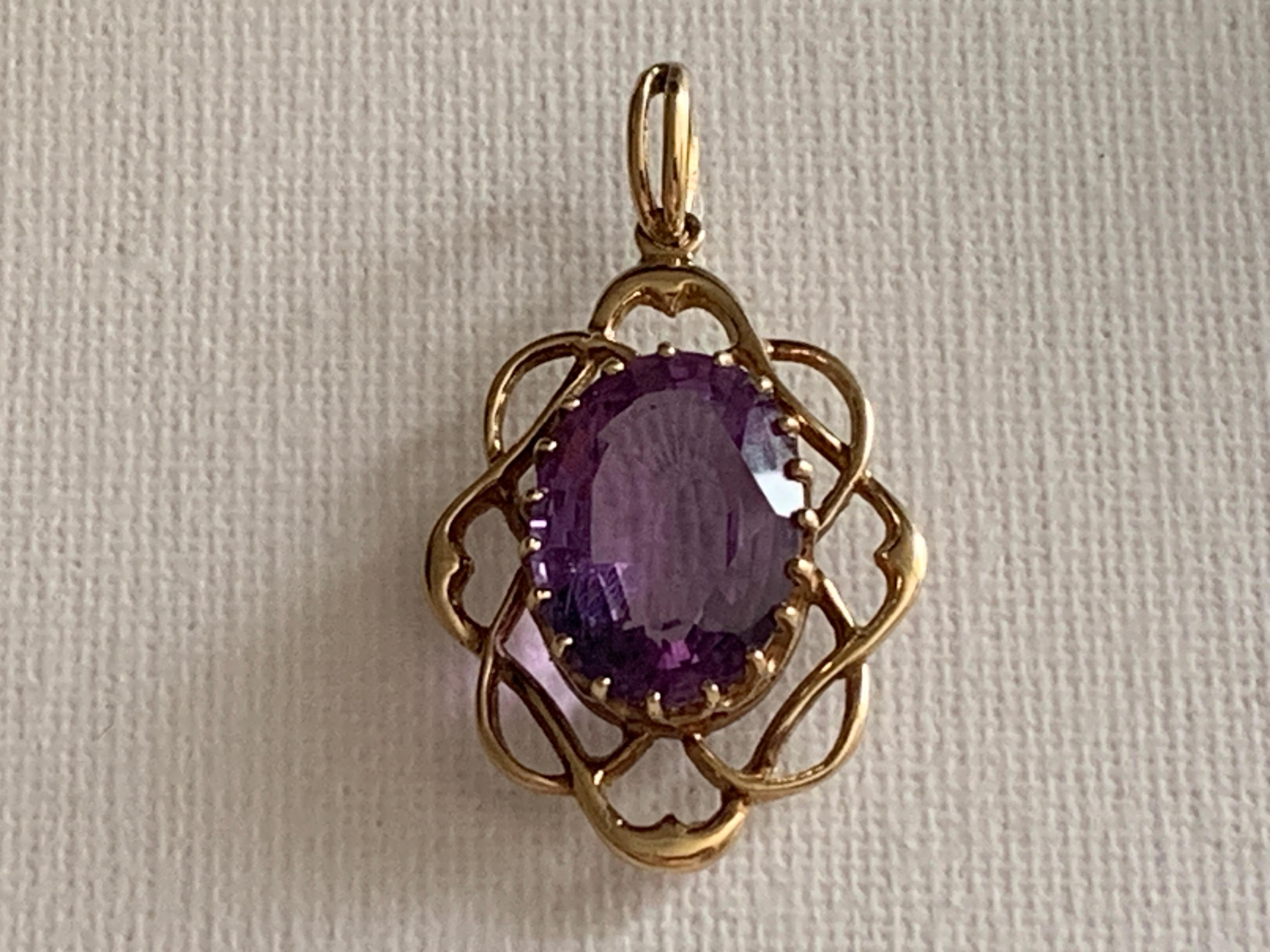 Luxurious 9ct 375 Gold Pendant
Circa Late 20th Century - 1978

Large 7.52 Carat Amethyst Gemstone Pendant
Amethyst Size - 18mm x 13mm x 4mm ( approx)
Weight of Amethyst is 1.5 grams
Pendant Size 3.5 cm x 2.5 cm x 0.6 cm ( approx.)
Weight 6.3 grams (