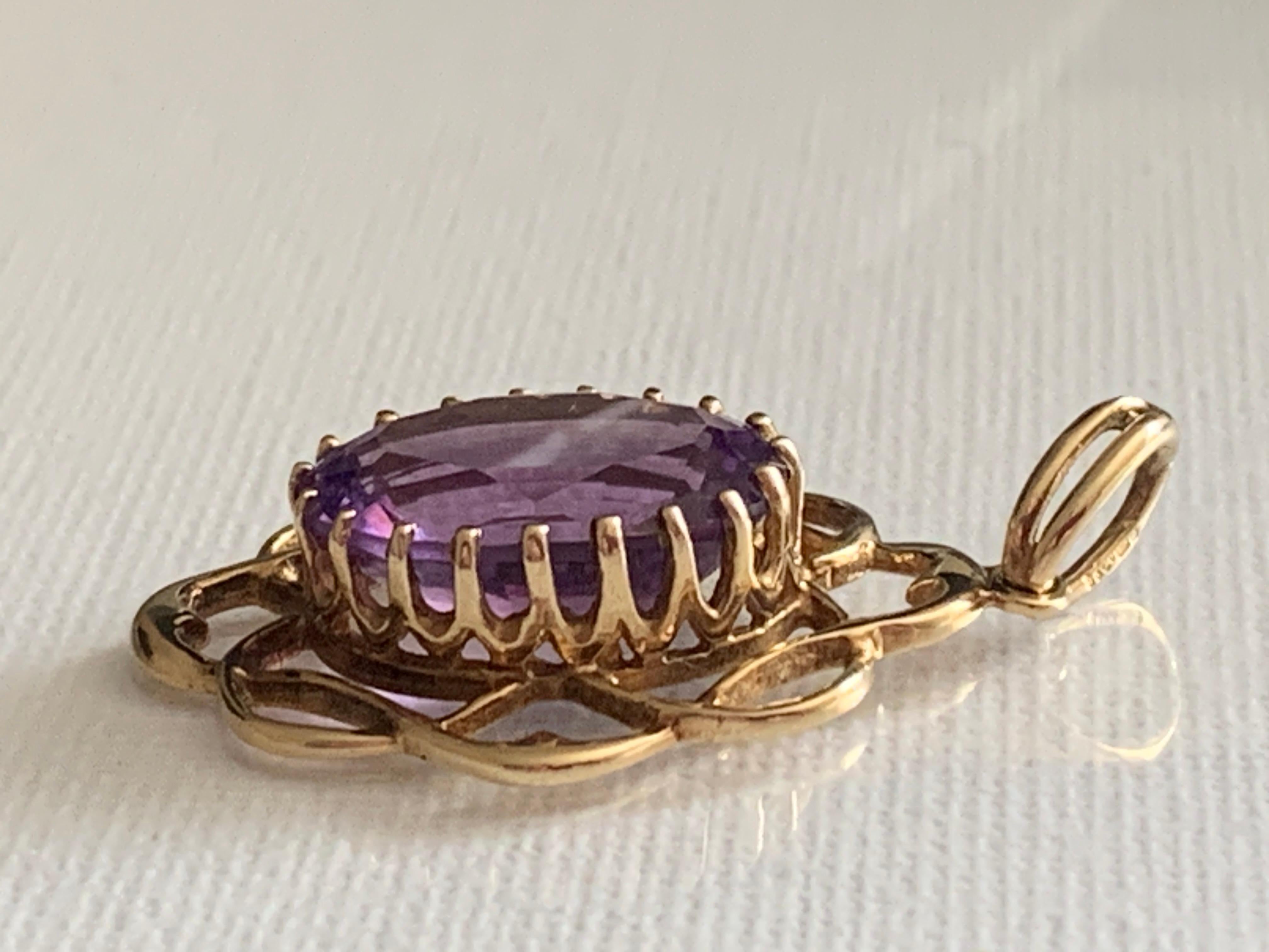 9ct Gold Large 7.52 Carat Amethyst Pendant In Good Condition For Sale In London, GB