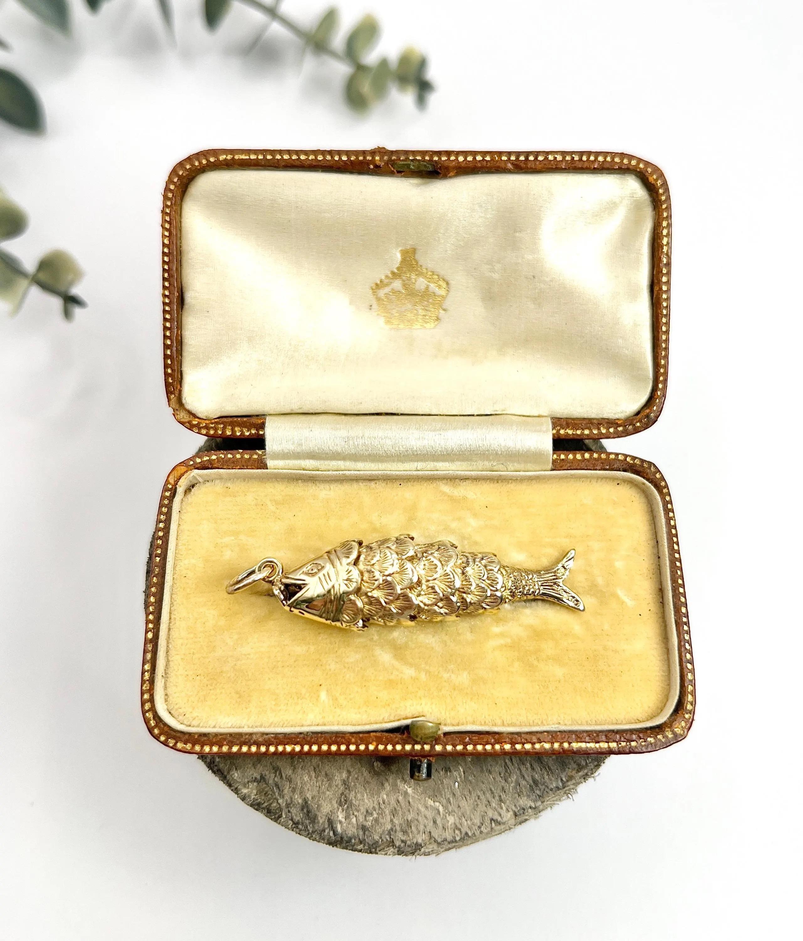 9ct Gold Large Articulated Lucky Fish Pendant Charm Hallmarked London 1978 For Sale 7