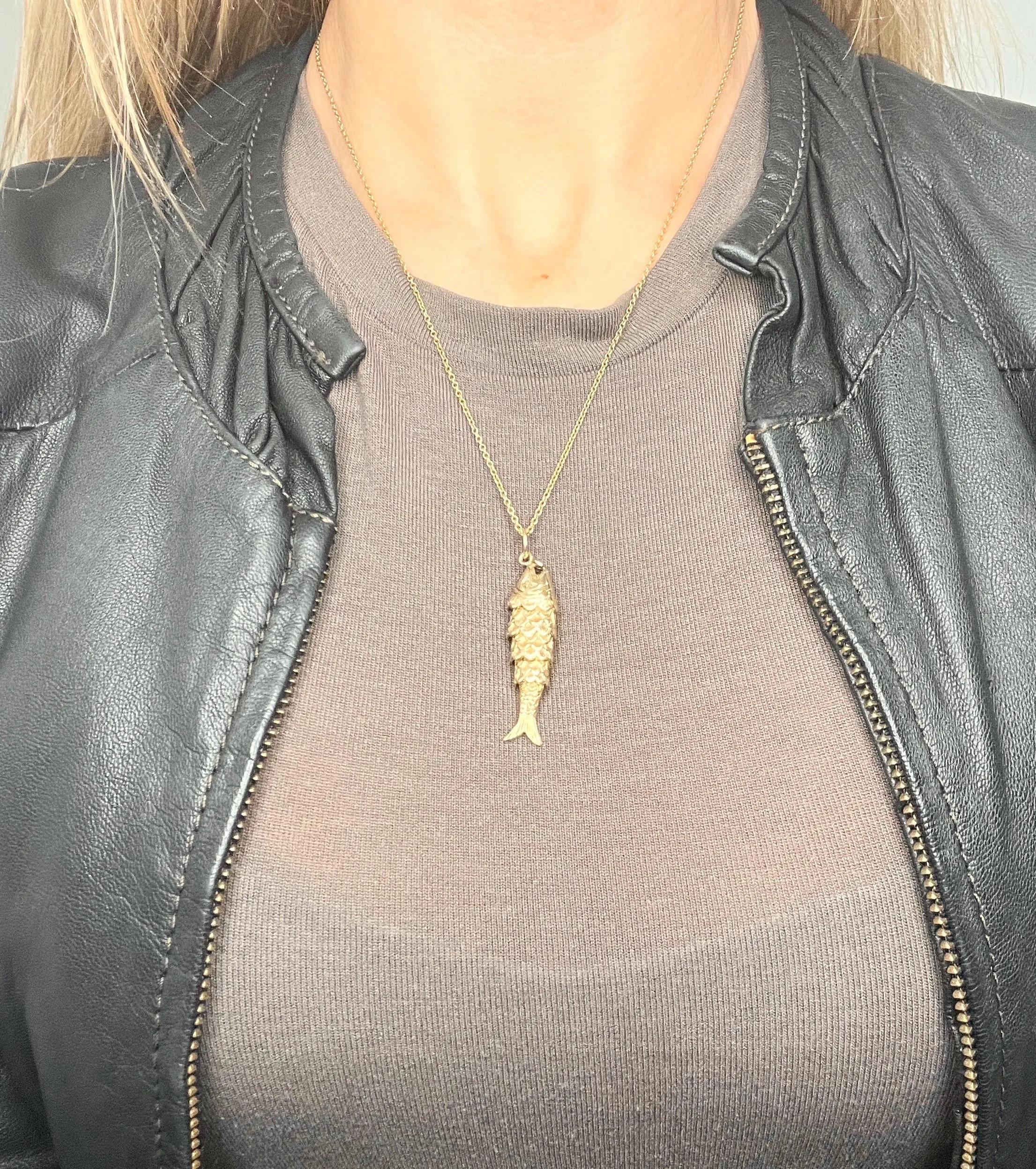 9ct Gold Large Articulated Lucky Fish Pendant Charm Hallmarked London 1978 For Sale 4