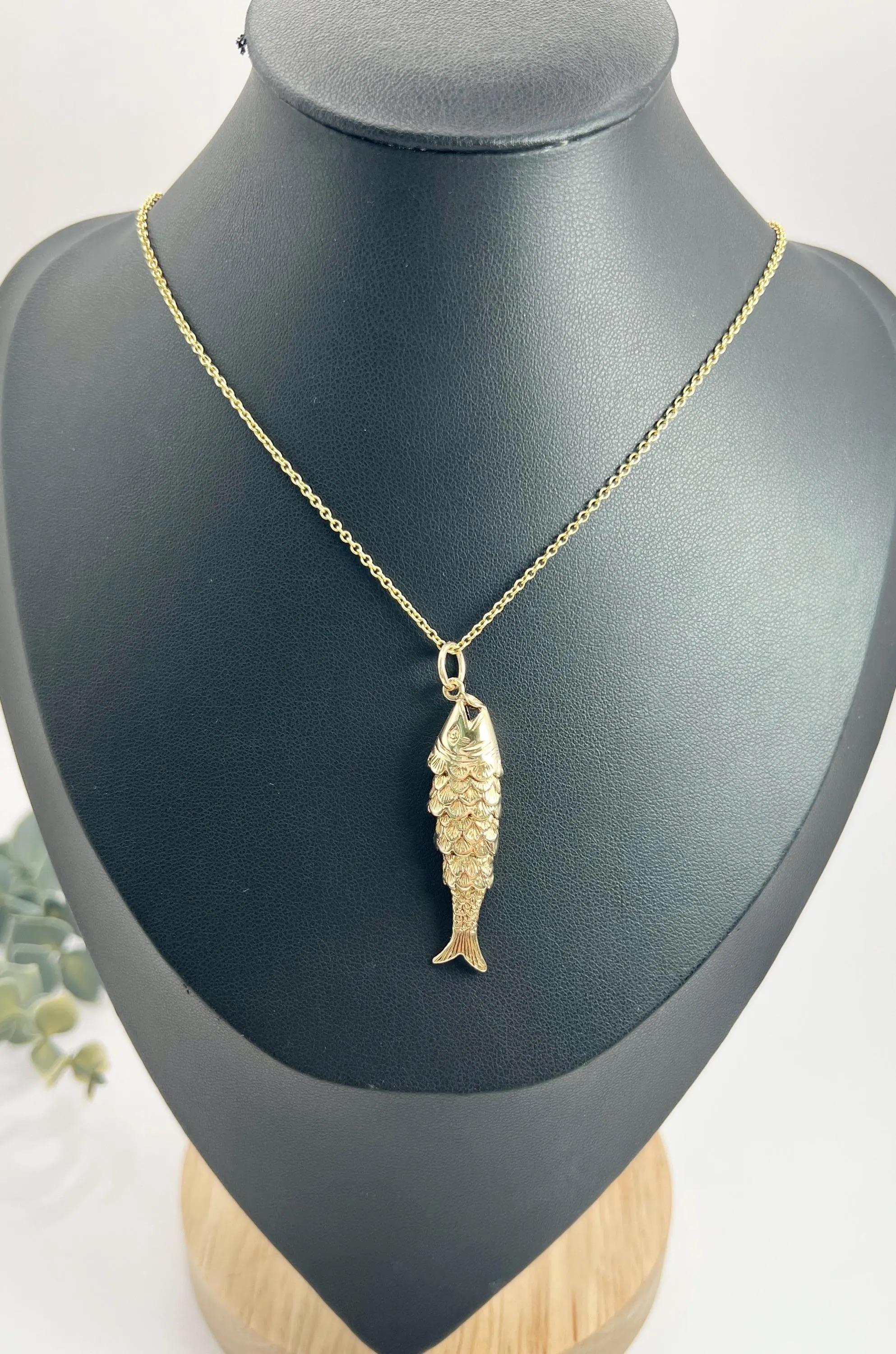9ct Gold Large Articulated Lucky Fish Pendant Charm Hallmarked London 1978 For Sale 5