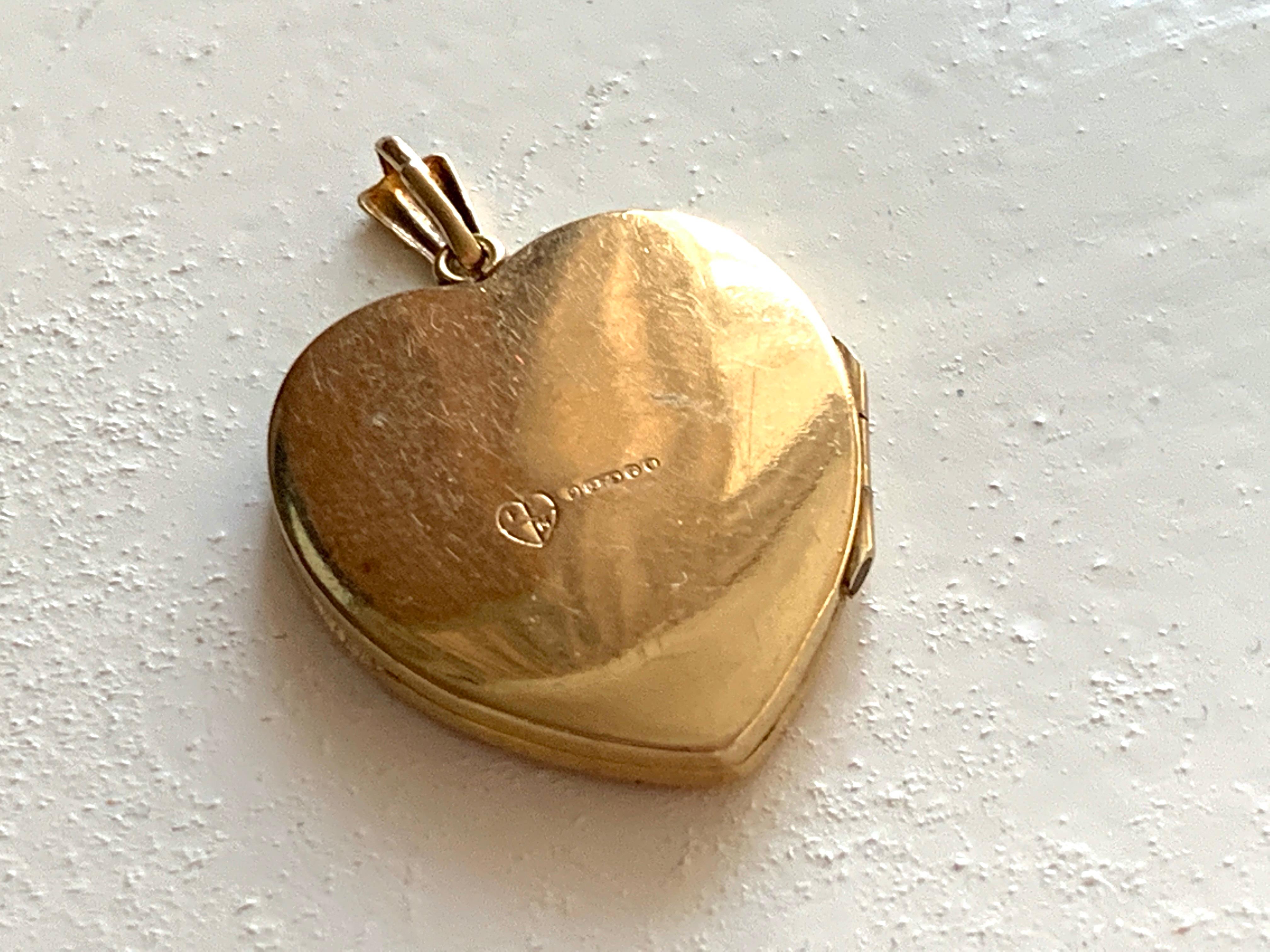 9ct gold locket necklace