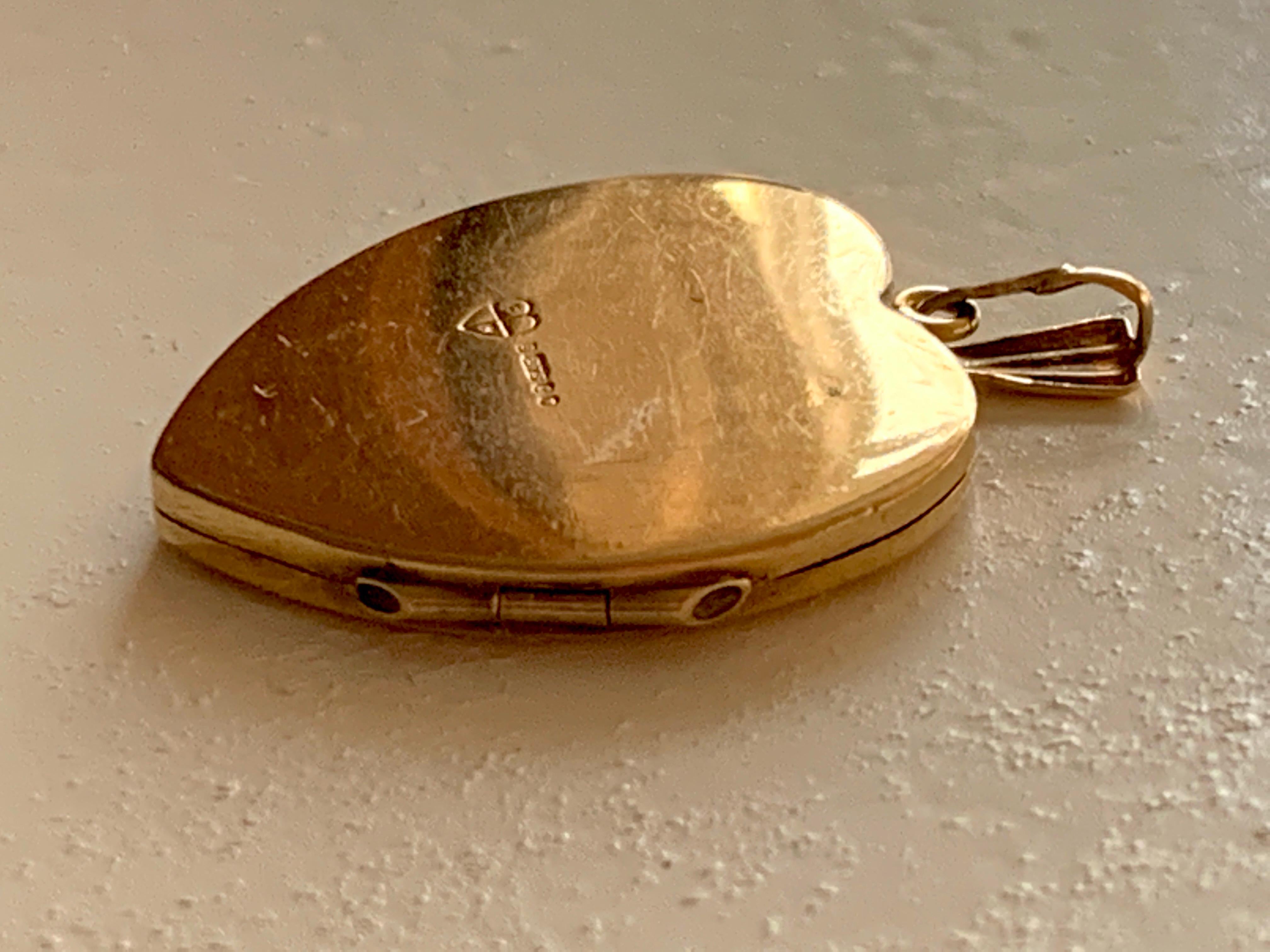 9ct gold locket necklace