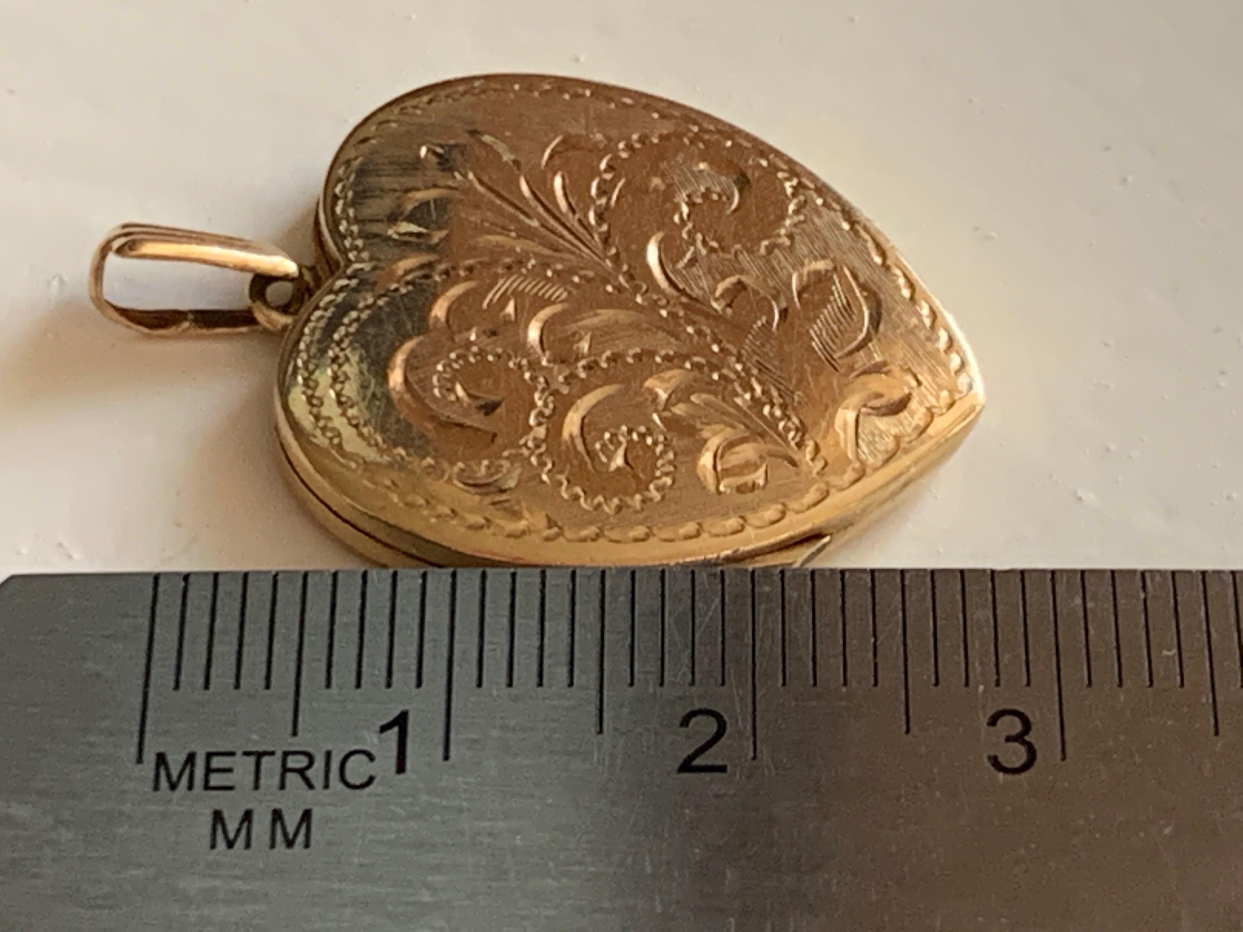 9ct Gold Locket  In Good Condition For Sale In London, GB