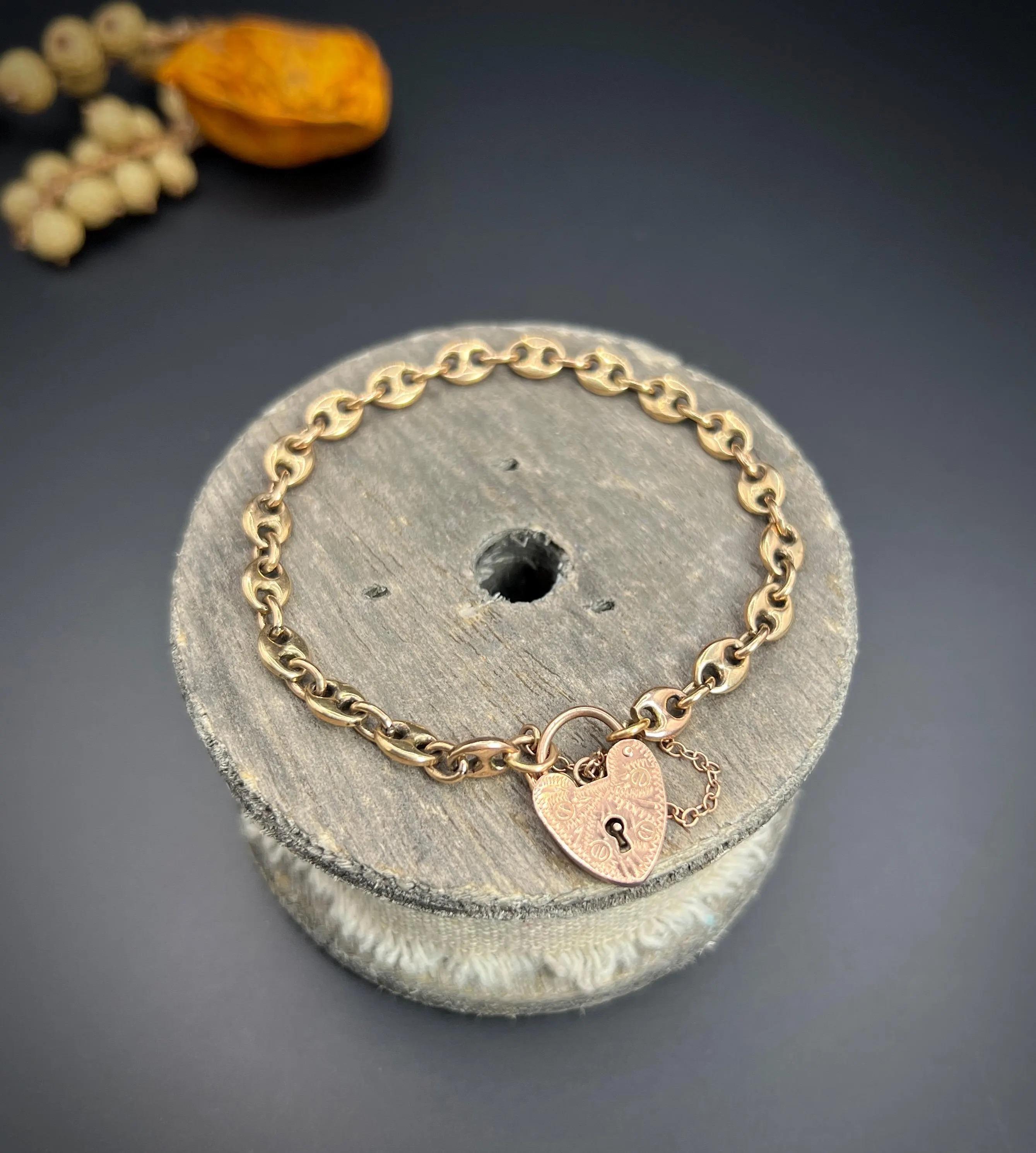 Pulsera de eslabones Mariner de oro de 9 ct, cierre de candado con corazón, matasellada en Birmingham en 1989 en venta 2
