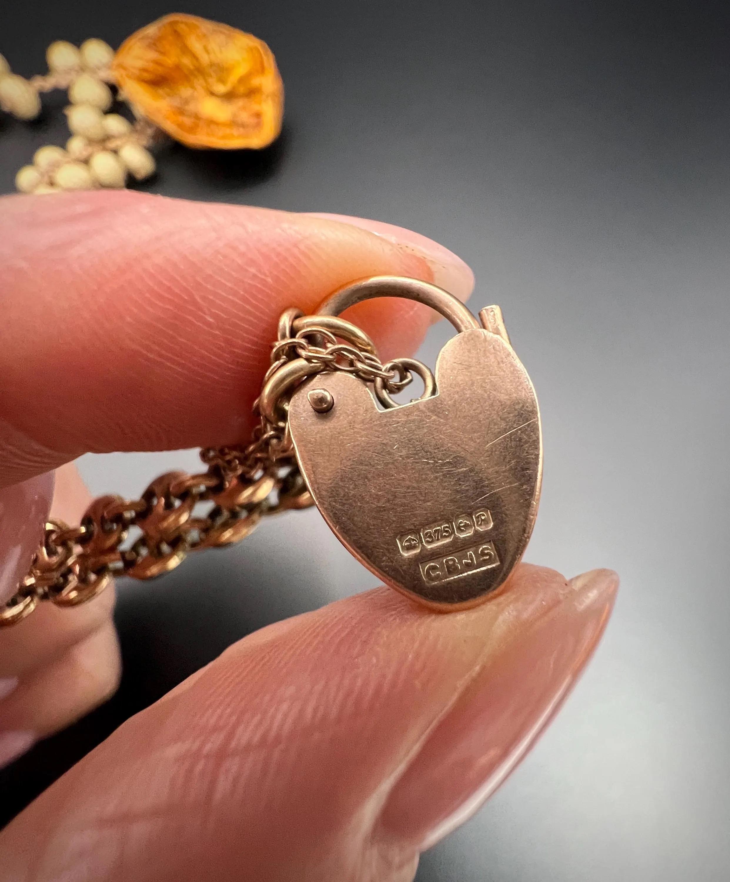 9ct Gold Mariner Link Bracelet, Heart Padlock Clasp, Birmingham Hallmarked 1989 For Sale 5