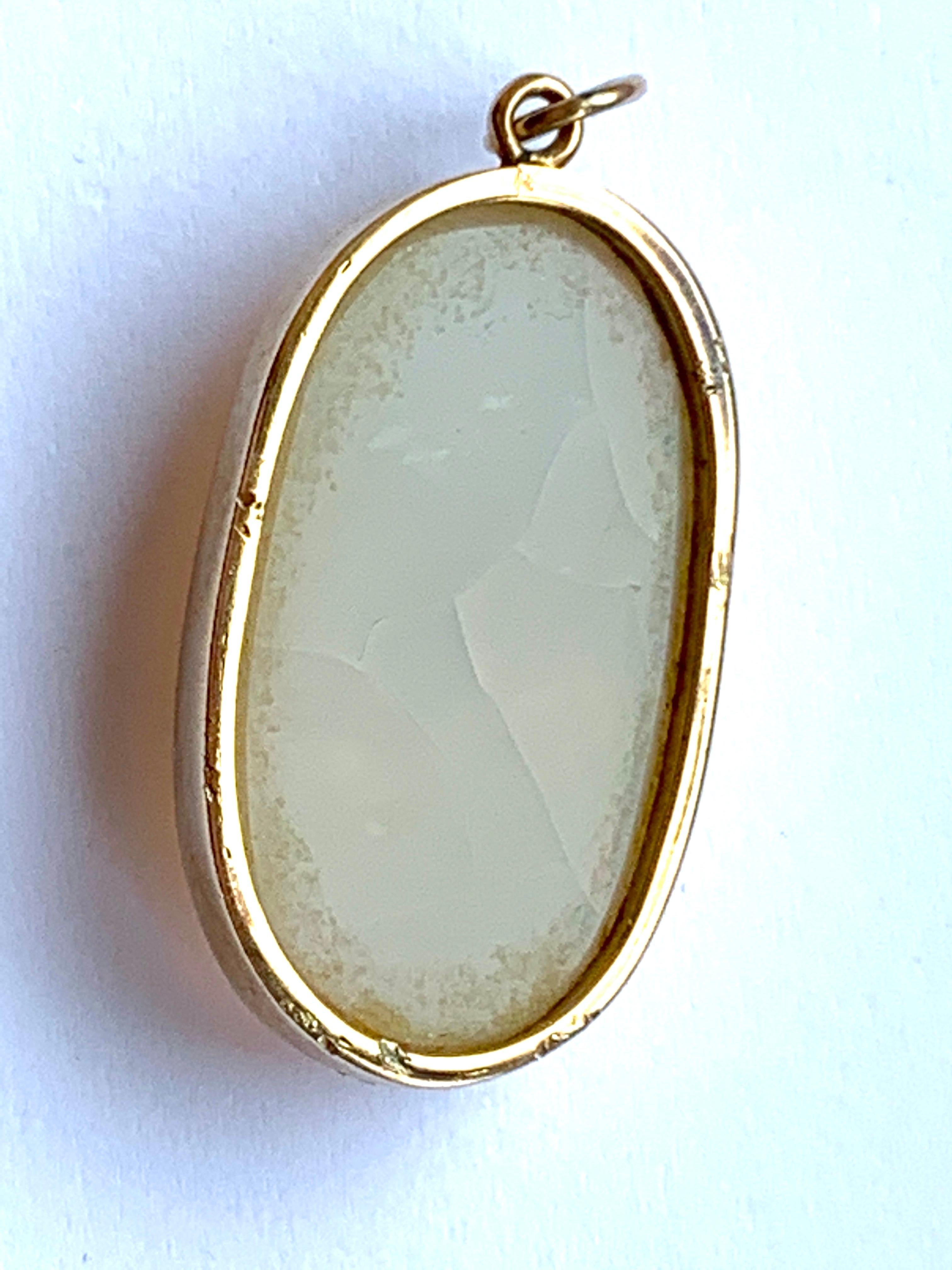 Pendentif en or 9 carats en opale naturelle craquelée Bon état - En vente à London, GB