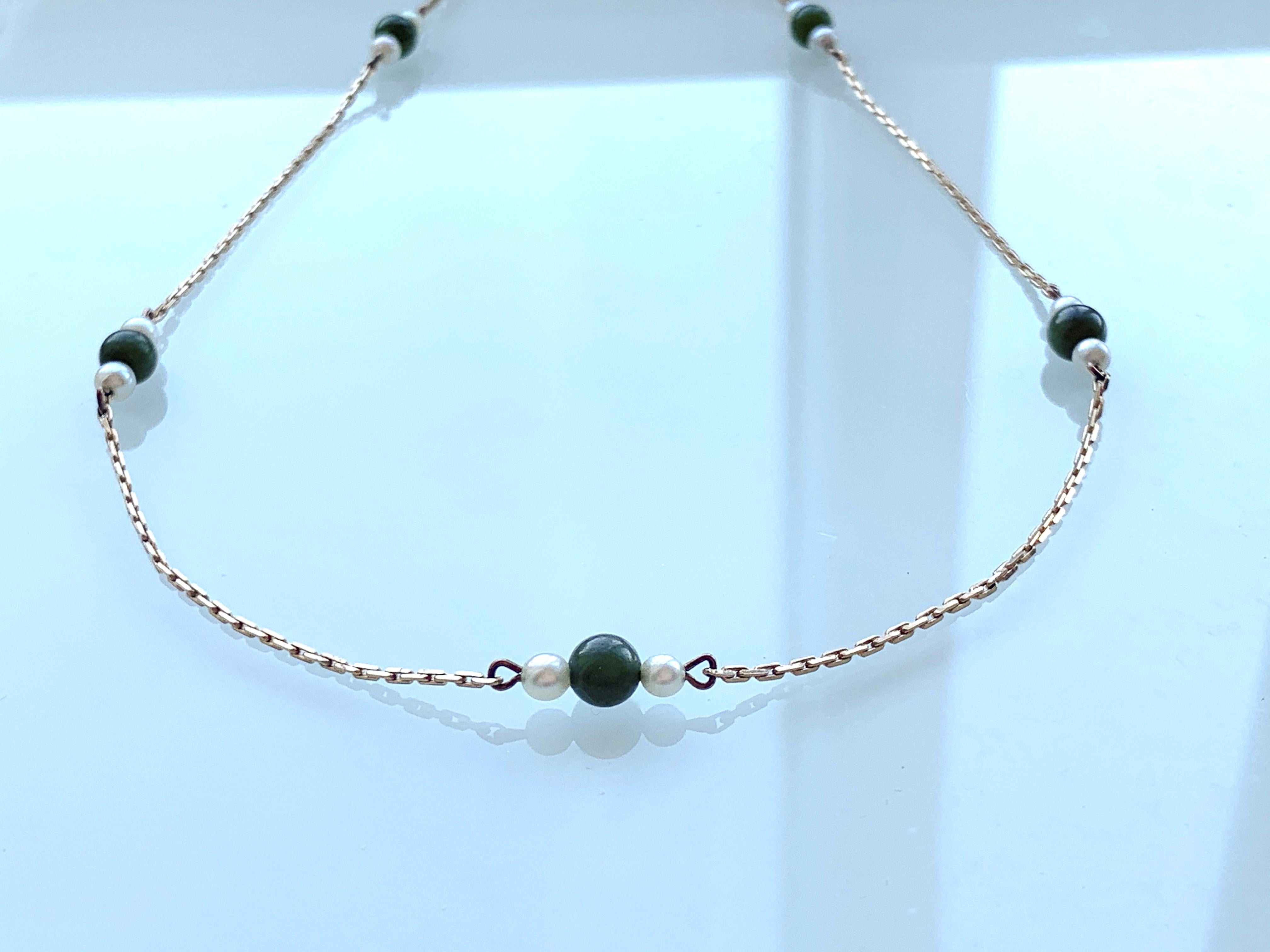 9ct Gold Jade & pearl beaded necklace
dated 1966
Fully Hallmarked
beautiful piece of quality jewellery
in excellent order
16 Inch in length
bead size pearls 3mm
                   Jade 4mm
