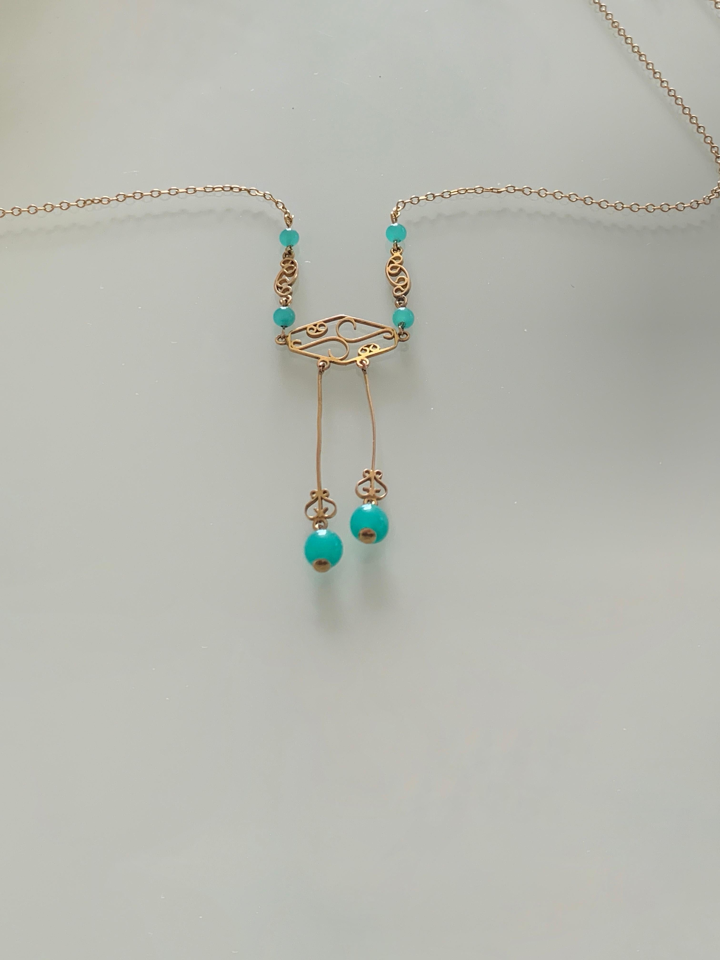 9ct Gold Türkis Jade Perlenkette
CIRCA 1930er Jahre
hat 9ct Stempel in der Nähe der Schließe
Gesamtgewicht 2,5 Gramm
Sehr schöne Halskette
Länge 16,35 Zoll.
