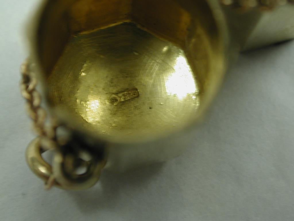 English 9-Carat Gold Octagonal Perfume Bottle, Goldsmiths & Silversmiths Co Ltd, 1921 For Sale