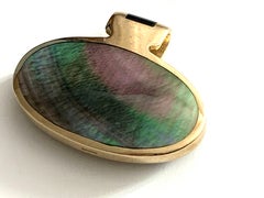 9ct Gold Onyx & Shell Contemporary Pendant