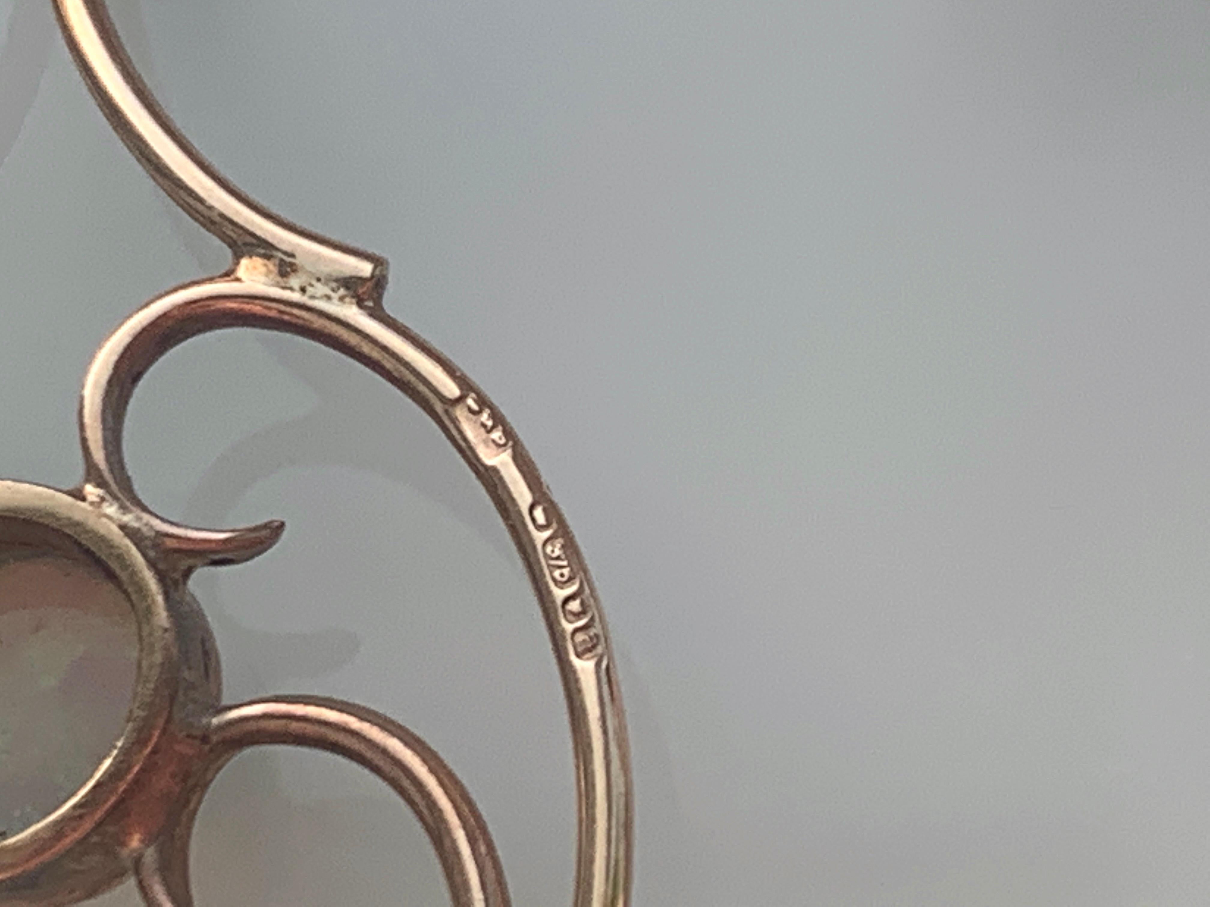 Pendants d'oreilles et boucles d'oreilles assorties en or 9 carats et opale Bon état - En vente à London, GB