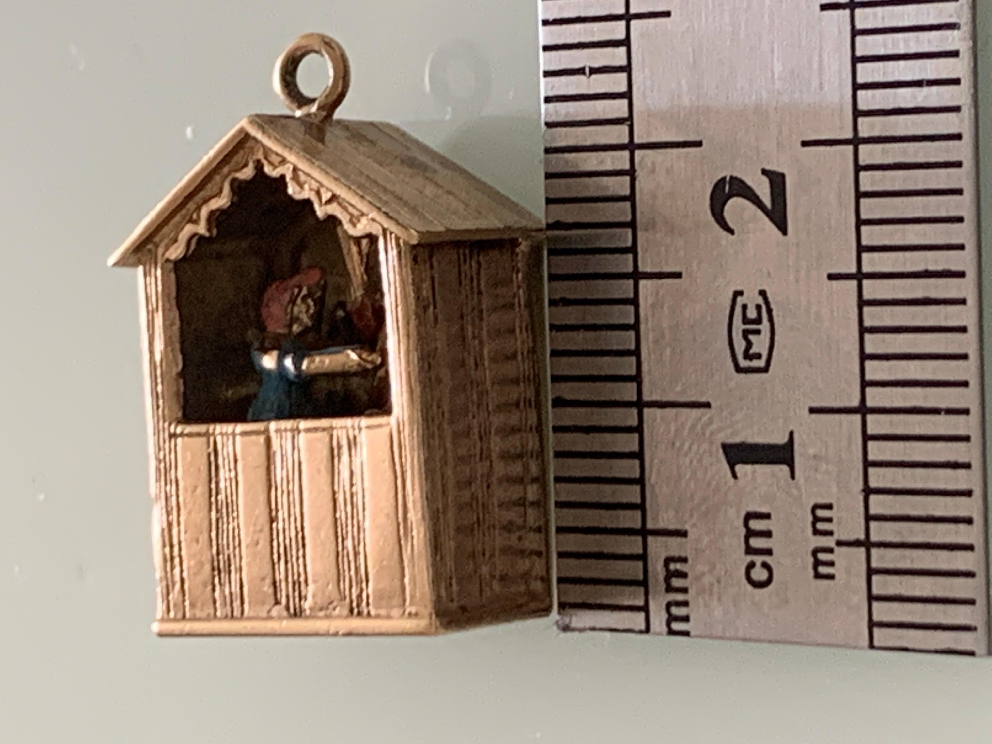 9ct Gold Punch & Judy Charm In Good Condition For Sale In London, GB