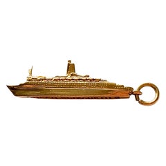 9ct Gold Queen Elizabeth 11 Ship Pendant