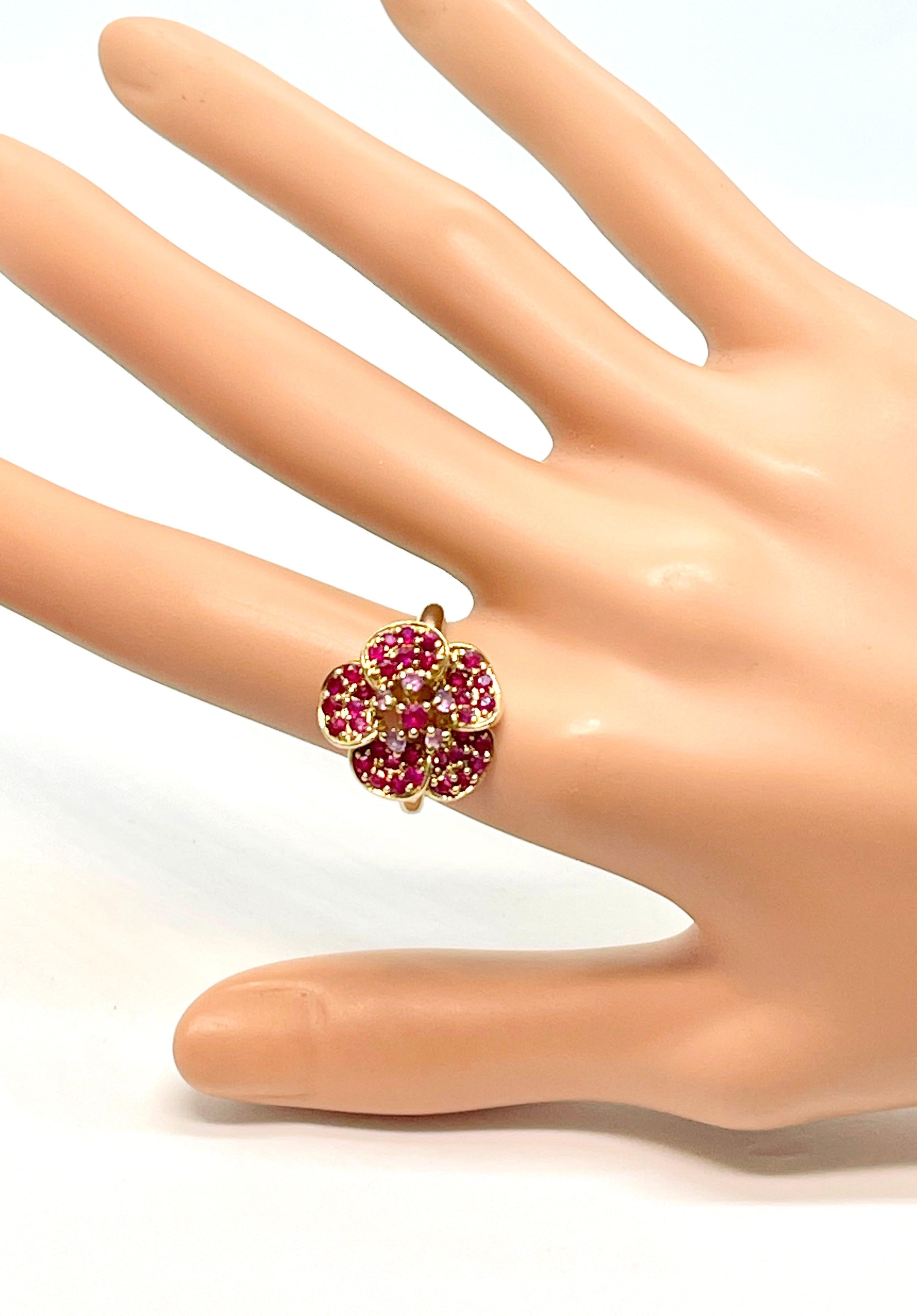 9ct Gold Retro Ruby Flower Cluster Ring Valuation Hallmarked 2006 Birmingham In Good Condition For Sale In Mona Vale, NSW