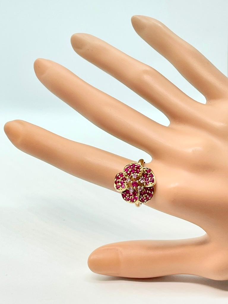 9ct Gold Retro Ruby Flower Cluster Ring Valuation Hallmarked 2006 Birmingham For Sale 3