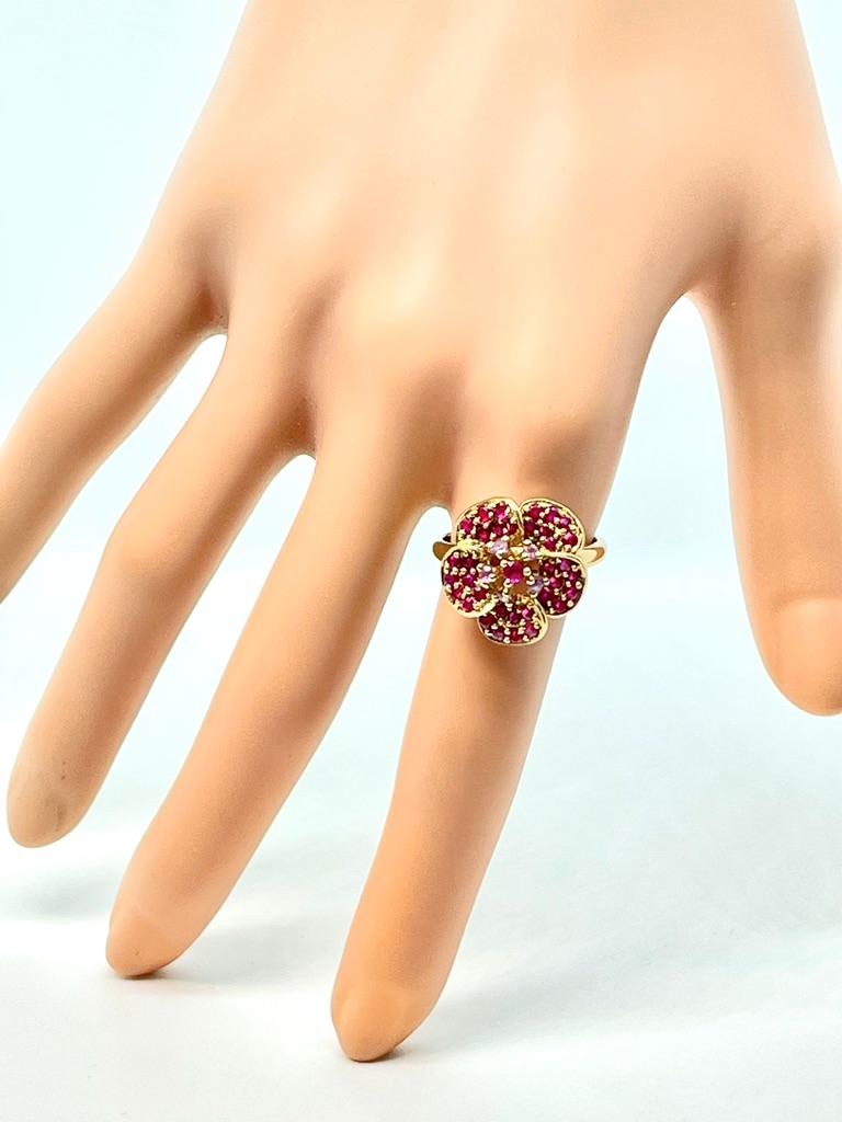 9ct Gold Retro Ruby Flower Cluster Ring Valuation Hallmarked 2006 Birmingham For Sale 4