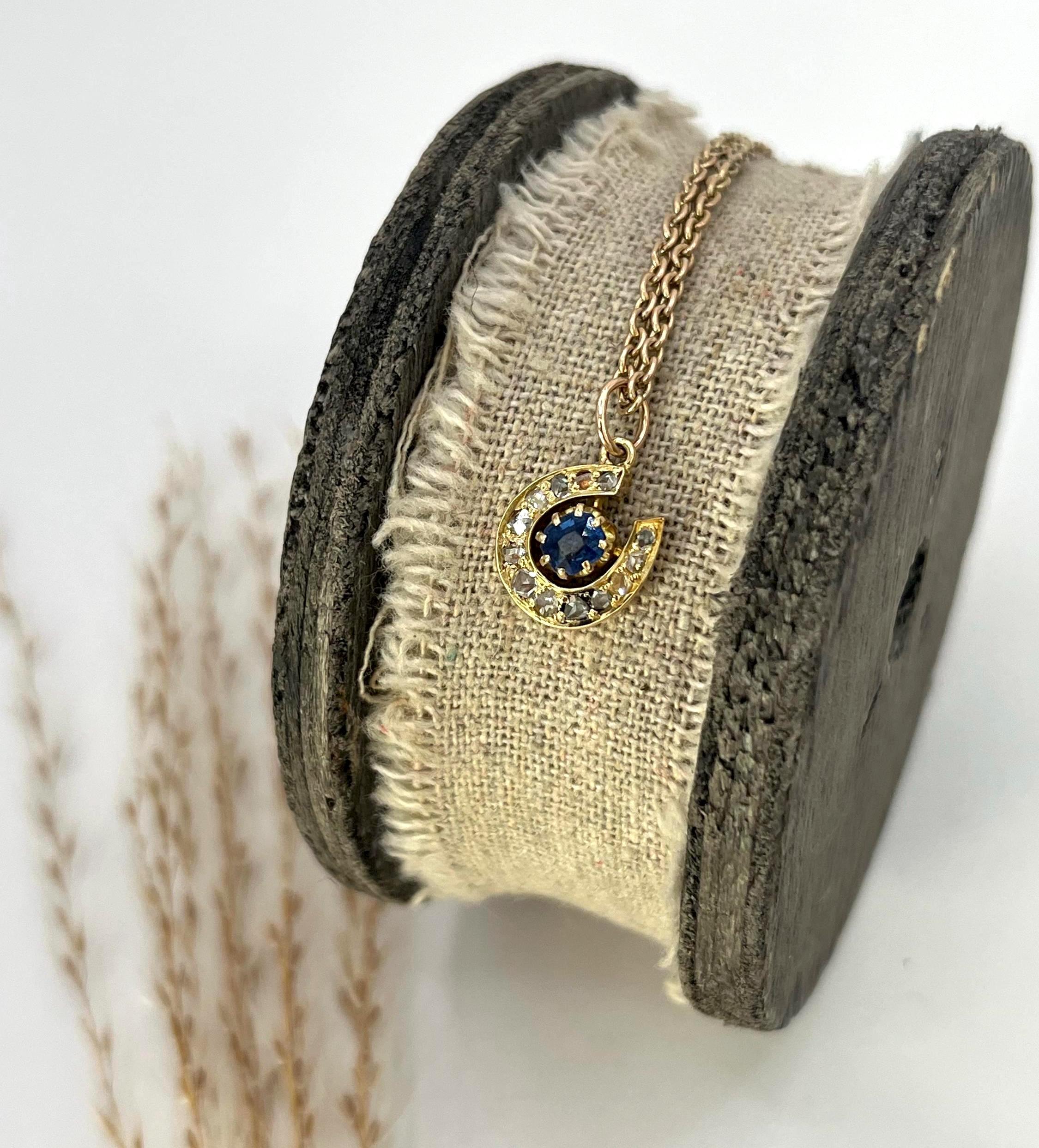 Collier à pendentif en or 9ct, saphir et diamant, fer à cheval chanceux, vers 1880 Bon état - En vente à Brighton, GB