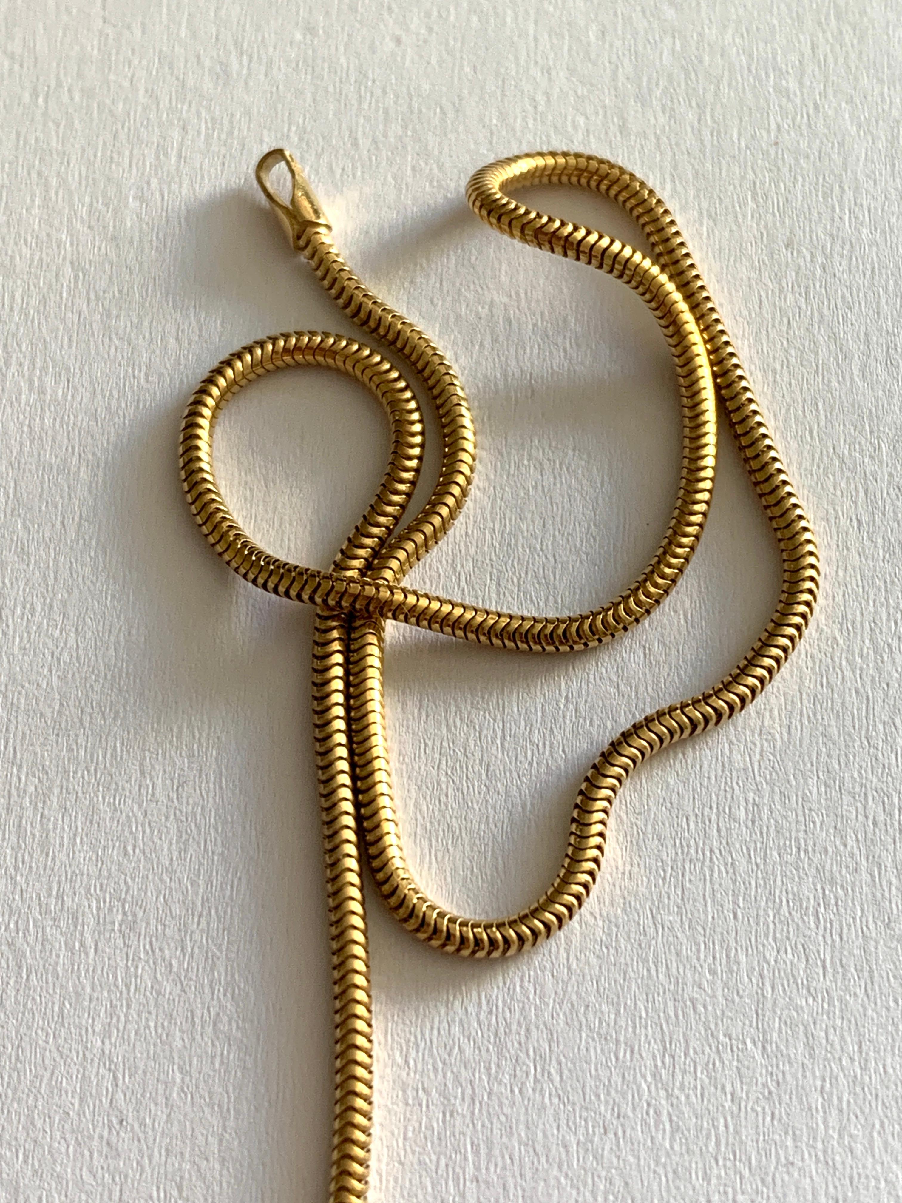 Catena a serpente in oro 9ct con marchio britannico In condizioni buone in vendita a London, GB