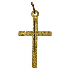 Croce in oro 9ct con incisione testurizzata