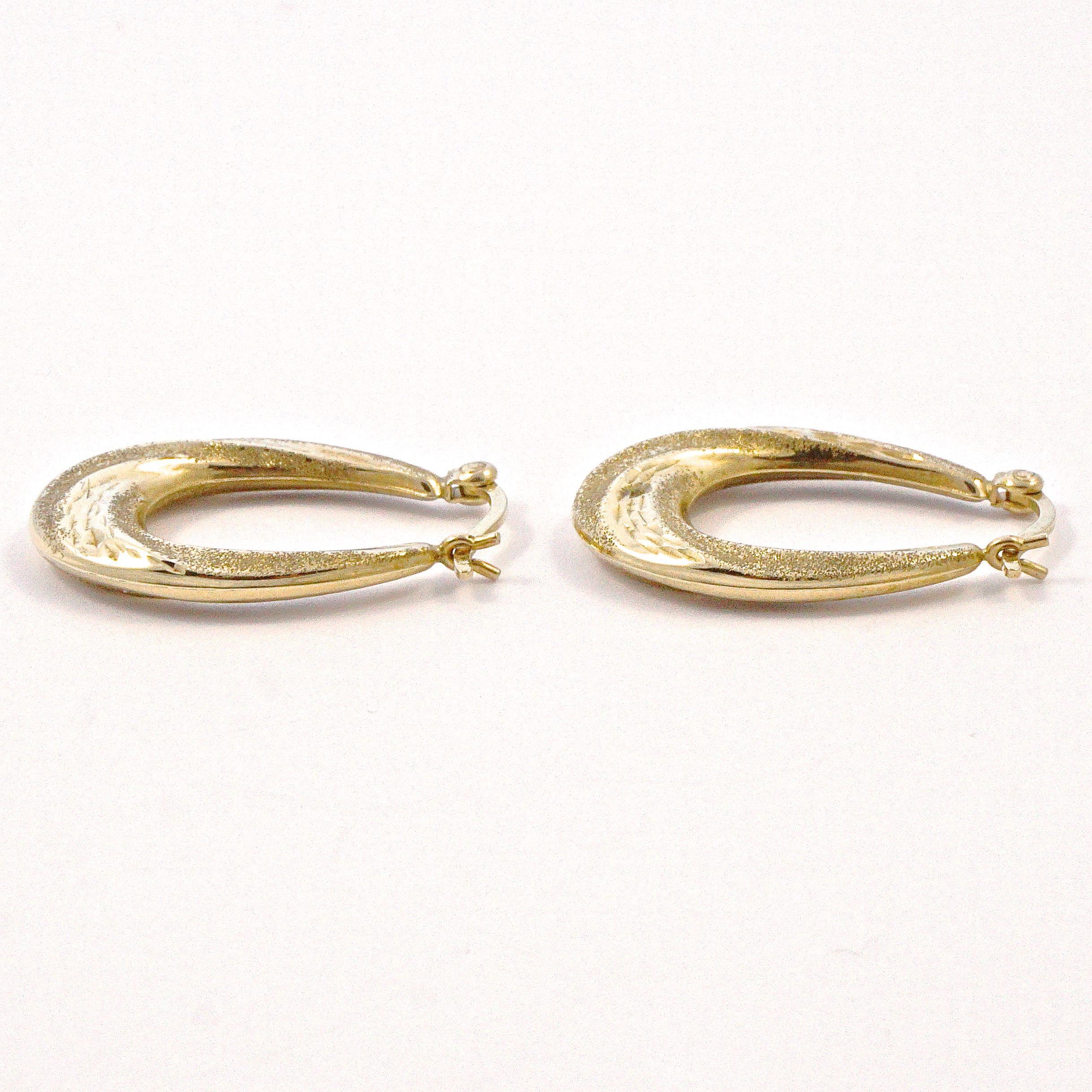9ct Gold Textured and Diamond Cut Oval Hoop Earrings For Sale 3