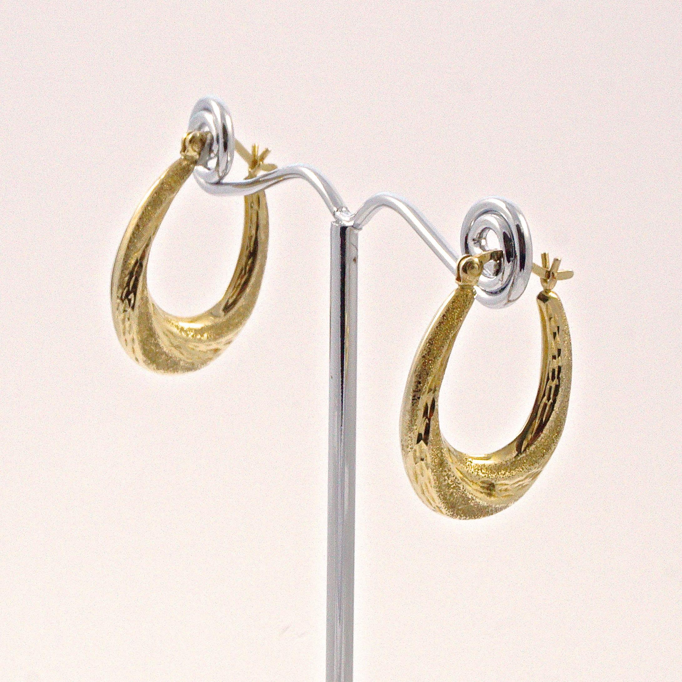 9ct Gold Textured and Diamond Cut Oval Hoop Earrings For Sale 5