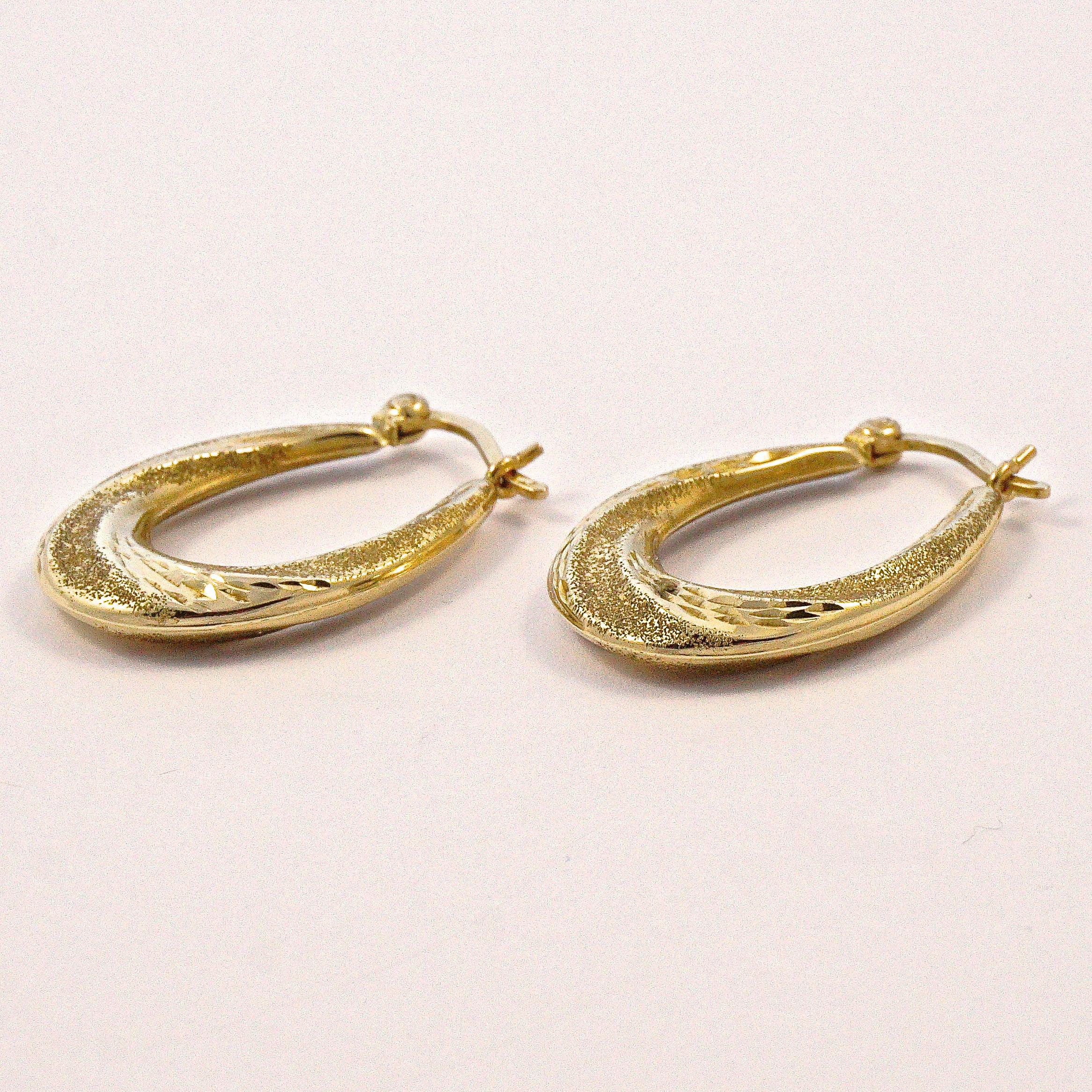 Women's or Men's 9ct Gold Textured and Diamond Cut Oval Hoop Earrings For Sale