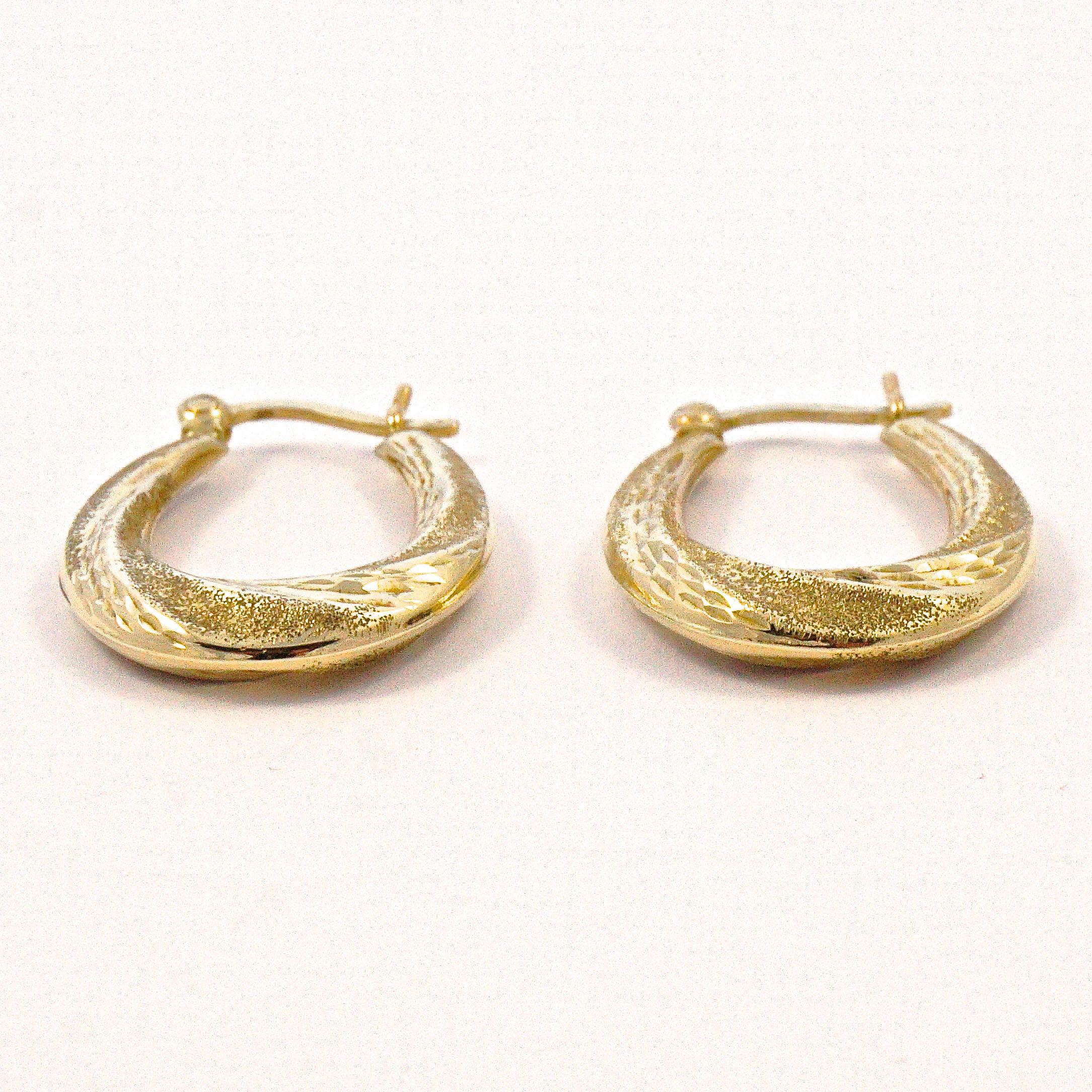 9ct Gold Textured and Diamond Cut Oval Hoop Earrings For Sale 1