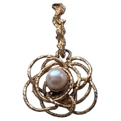 9ct Gold Twisting Bark Design with Central Pearl Pendant