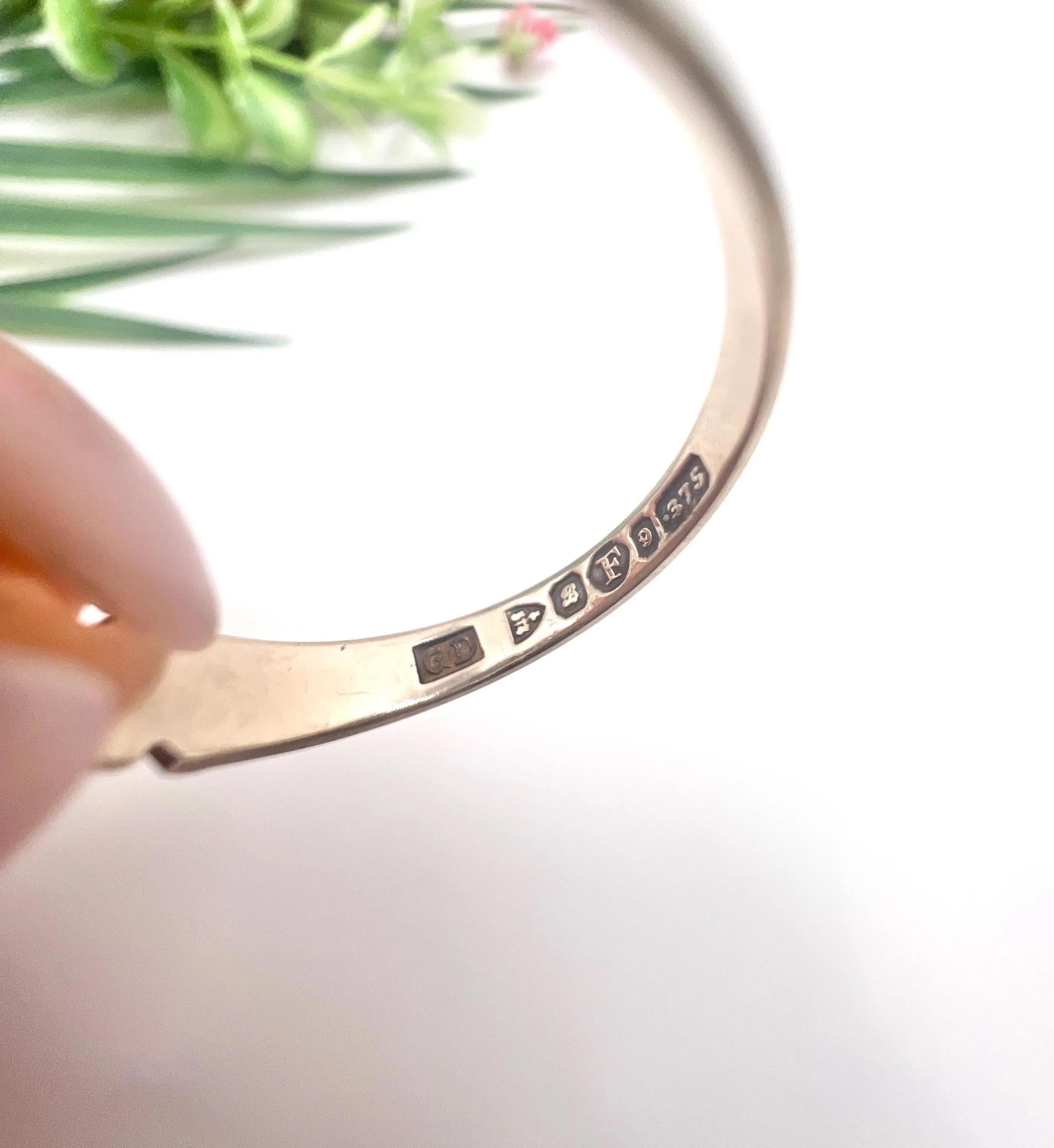 Anello vittoriano d'oro 9ct con granato e perle di mare a cinque pietre, con marchio Chester 1889 In condizioni buone in vendita a Brighton, GB