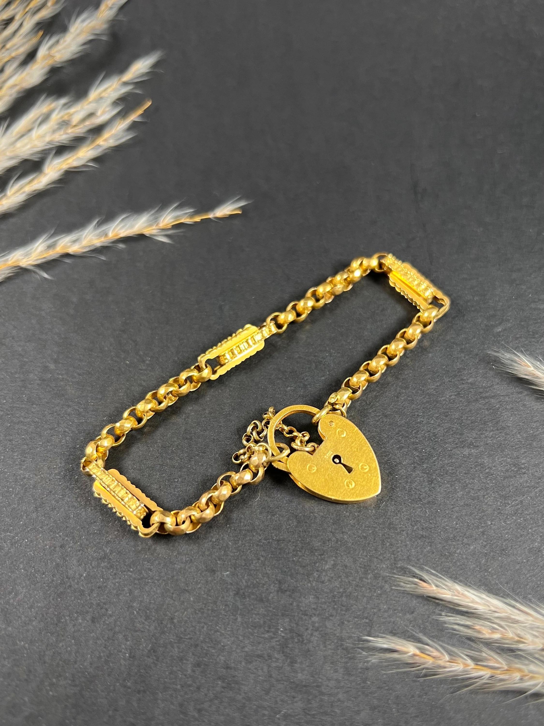 Bracciale vittoriano d'oro 9ct con fermaglio a forma di graffetta e bracciale Belcher sfaccettato con chiusura a lucchetto a forma di cuore in vendita 5