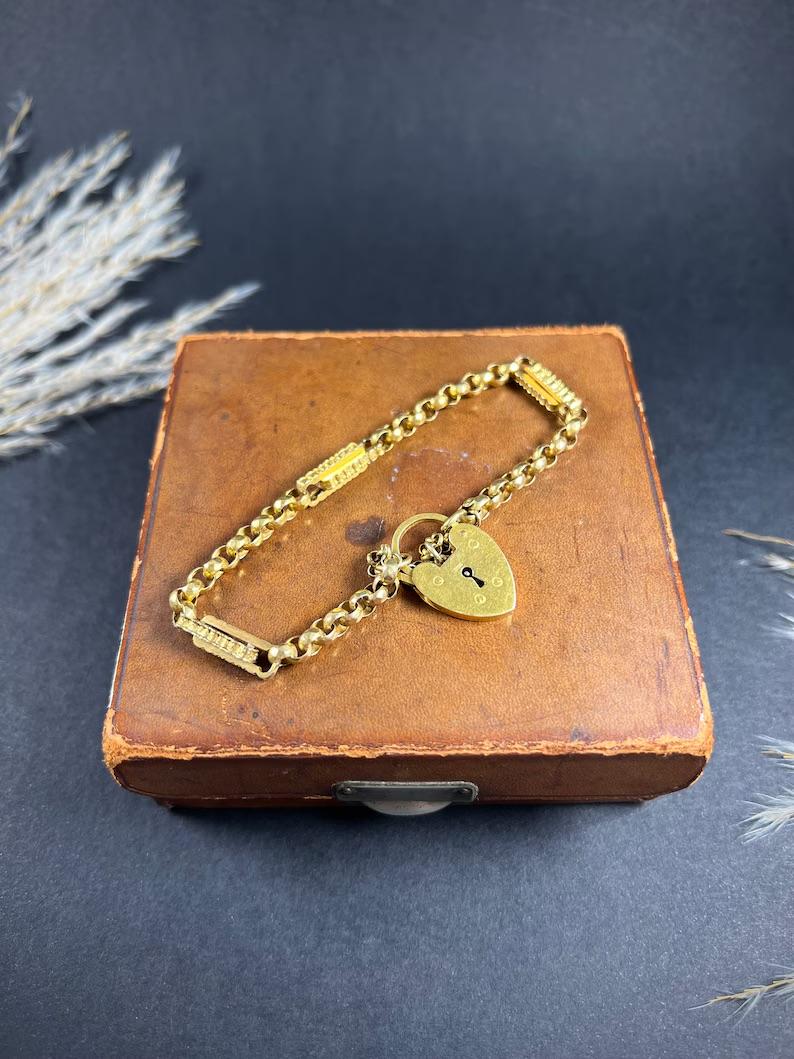 Bracciale vittoriano d'oro 9ct con fermaglio a forma di graffetta e bracciale Belcher sfaccettato con chiusura a lucchetto a forma di cuore in vendita 6