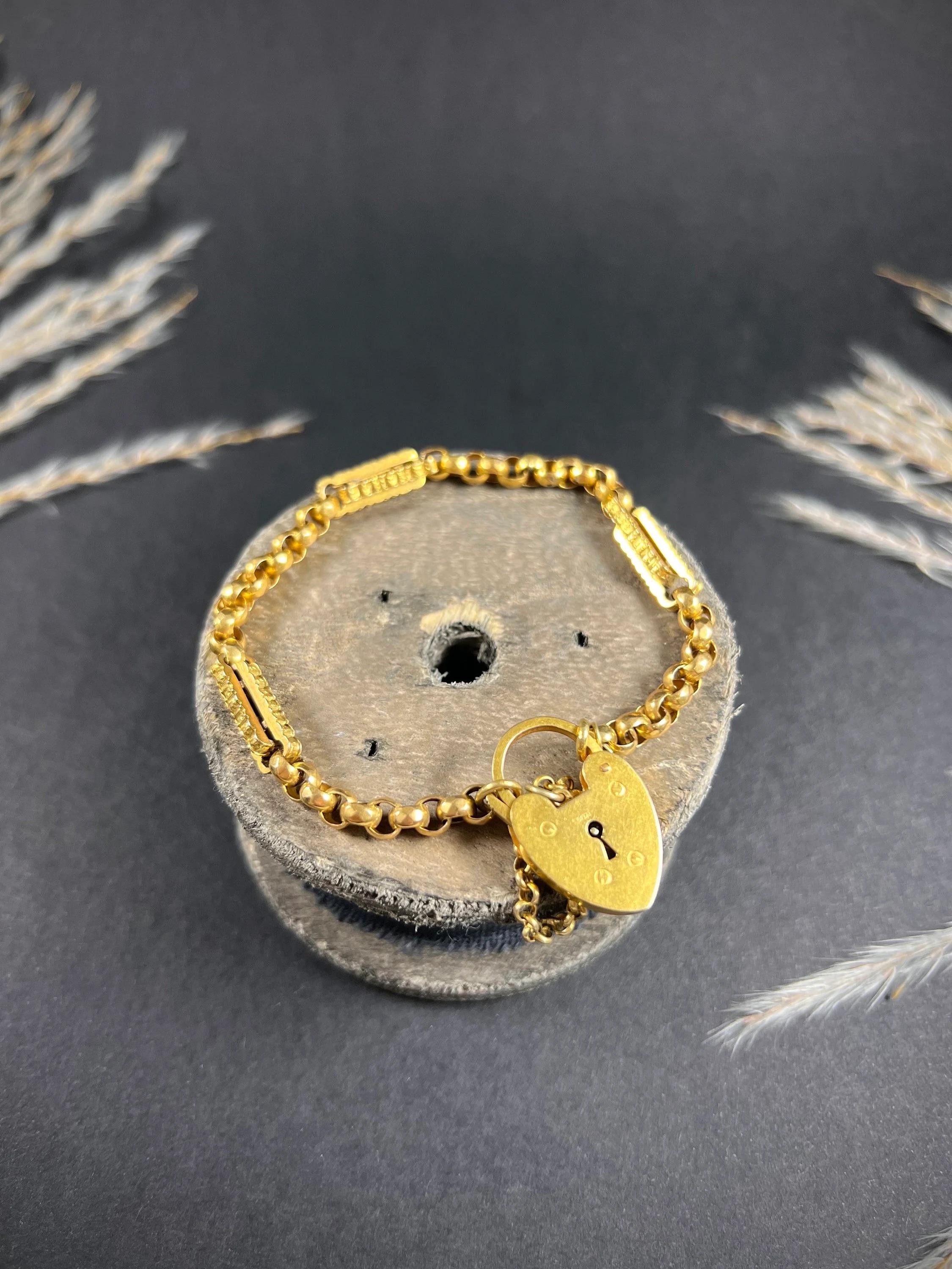 Bracciale vittoriano d'oro 9ct con fermaglio a forma di graffetta e bracciale Belcher sfaccettato con chiusura a lucchetto a forma di cuore in vendita 1