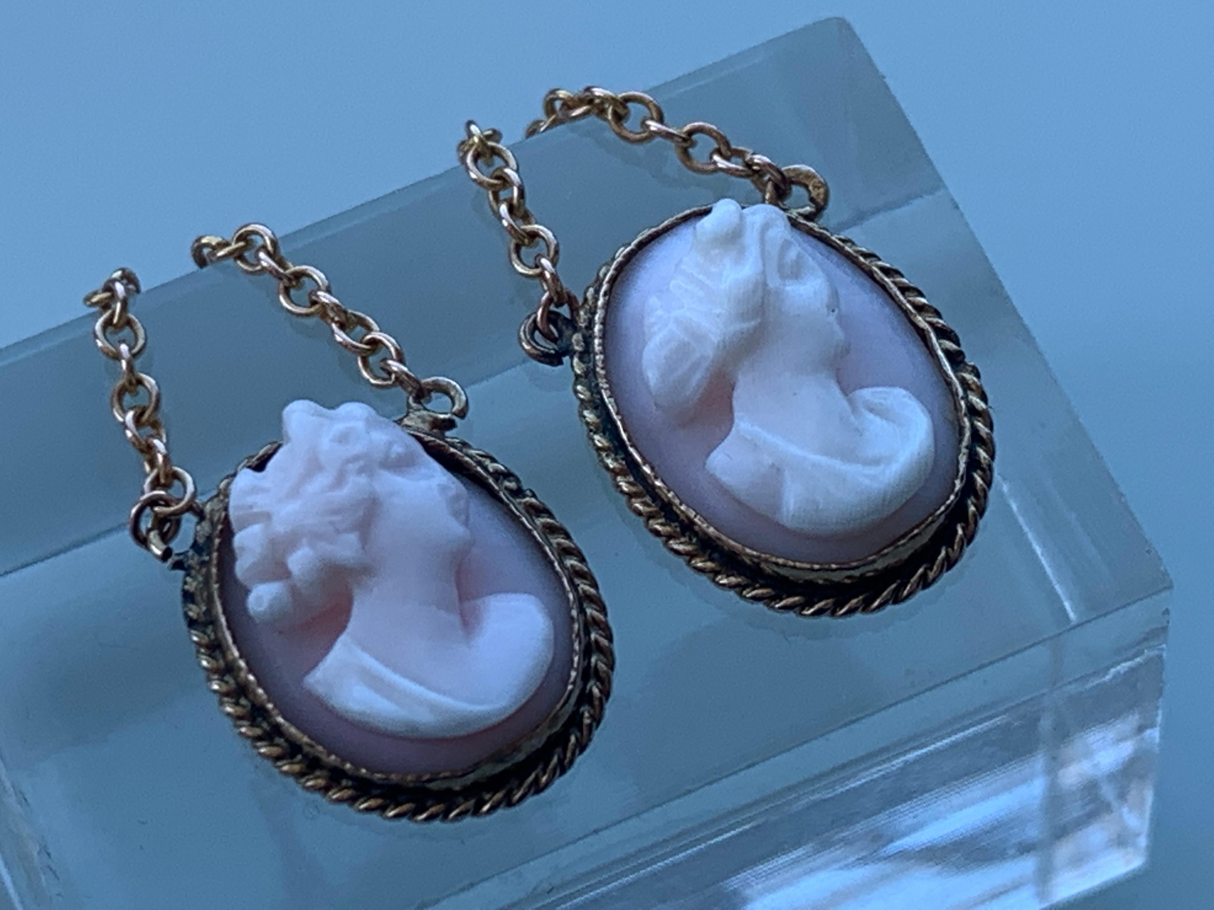 Empire Chaînes boucles d'oreilles en or 9 carats avec camée rose victorien en vente