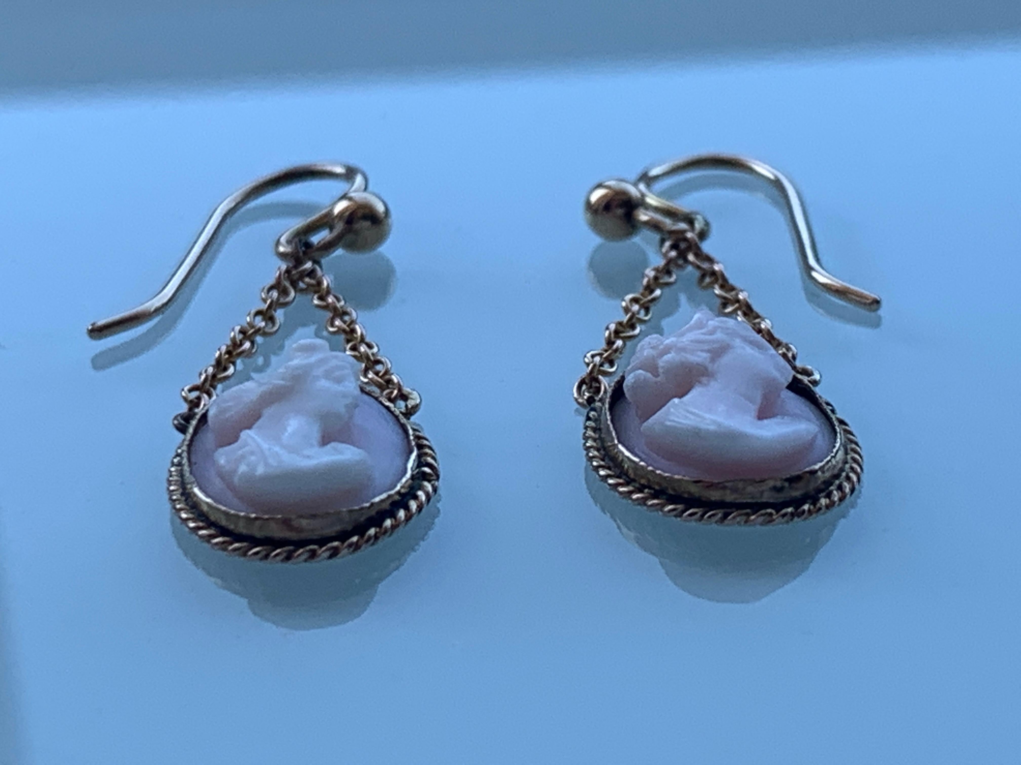 Chaînes boucles d'oreilles en or 9 carats avec camée rose victorien Pour femmes en vente