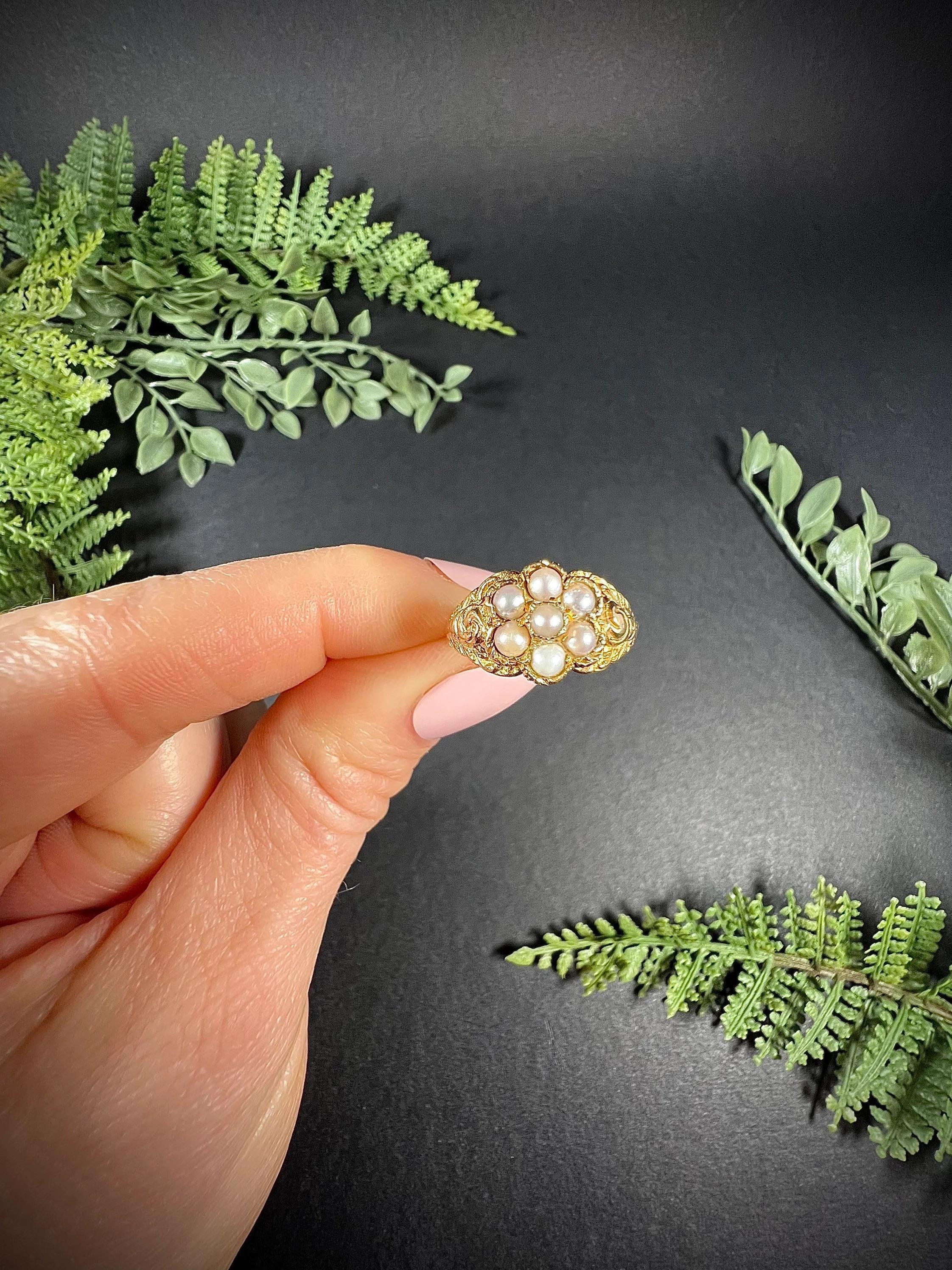9 Karat Gold viktorianischer Saatperlen Gänseblümchen-Cluster-Ring mit handgeschnitzter Goldarbeit für Damen oder Herren im Angebot