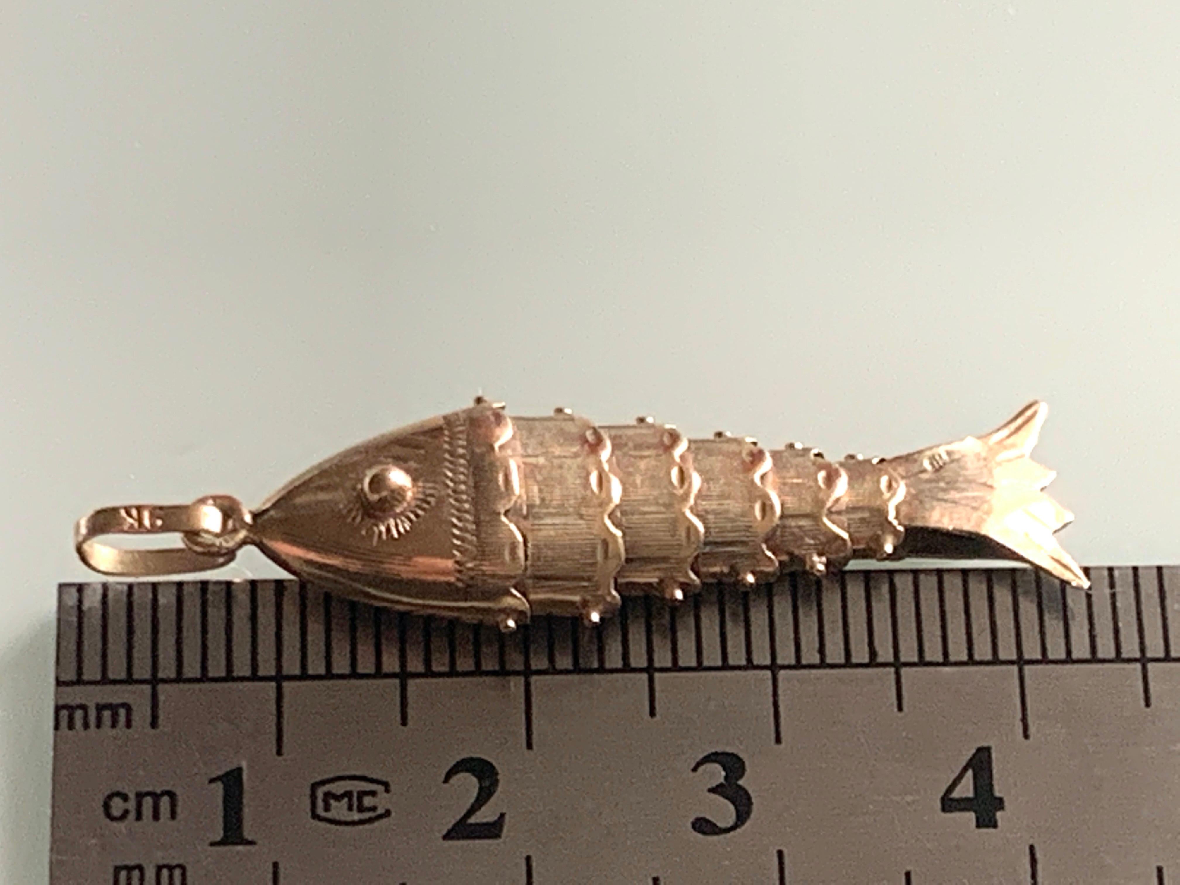9ct Gold Vintage Articulated Fish Pendant 7