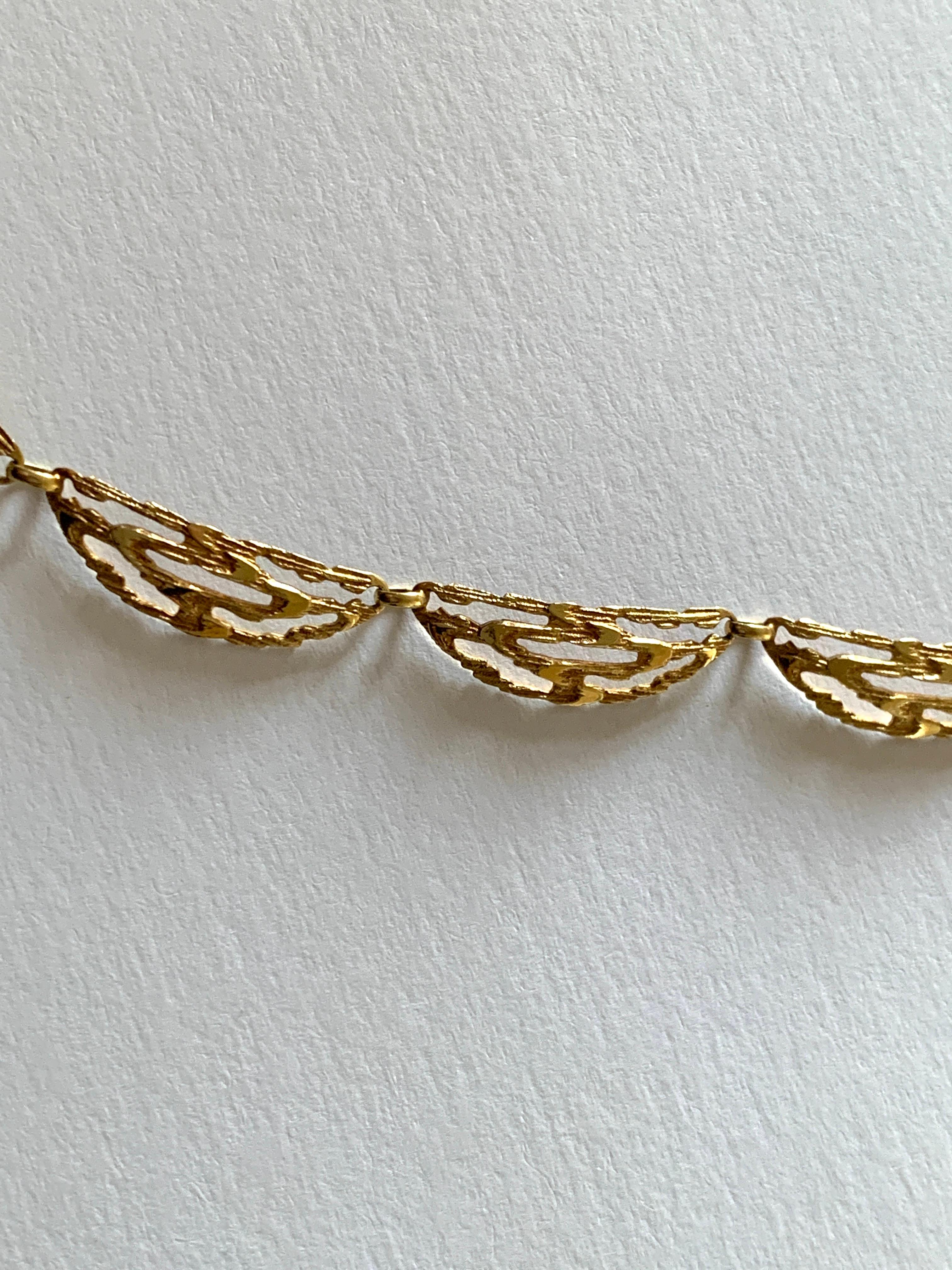 Women's 9ct Gold Vintage Necklace For Sale