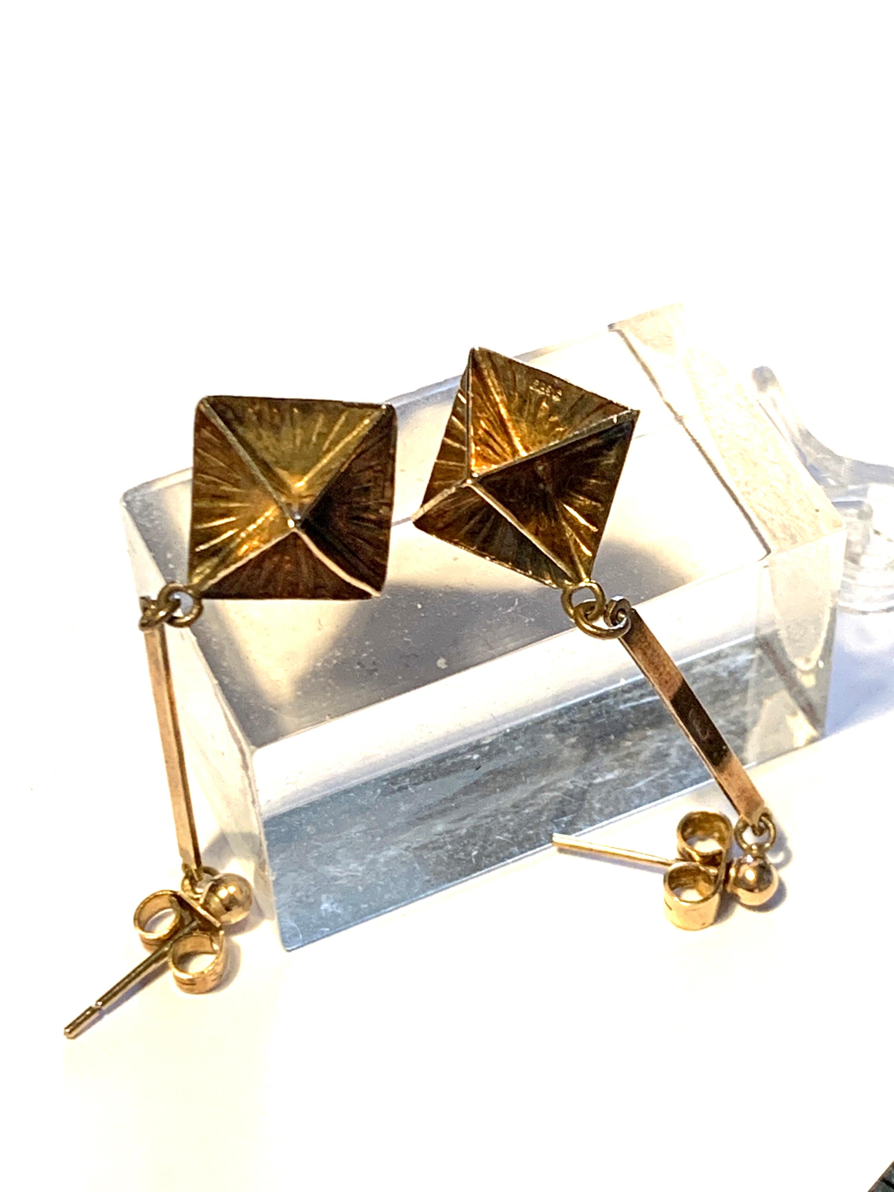 Rare Boucles d'oreilles géométriques en or début 20ème siècle en vente 3