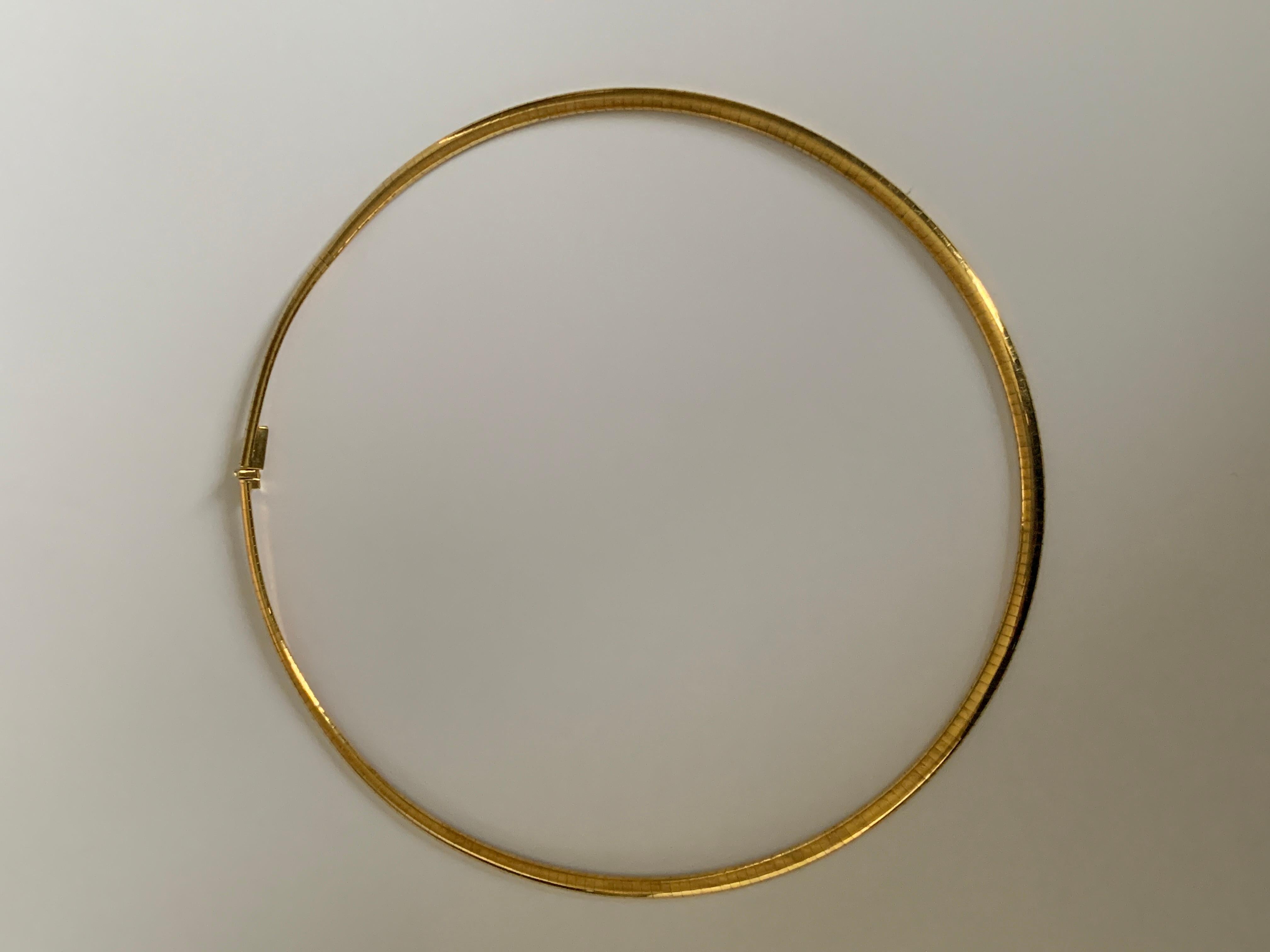 9ct Gold choker
with both British and Italian Hallmarks 
In excellent condition
Weight 21 grams
Circumference 16.1 Inches
Max Neck size fit 15.5