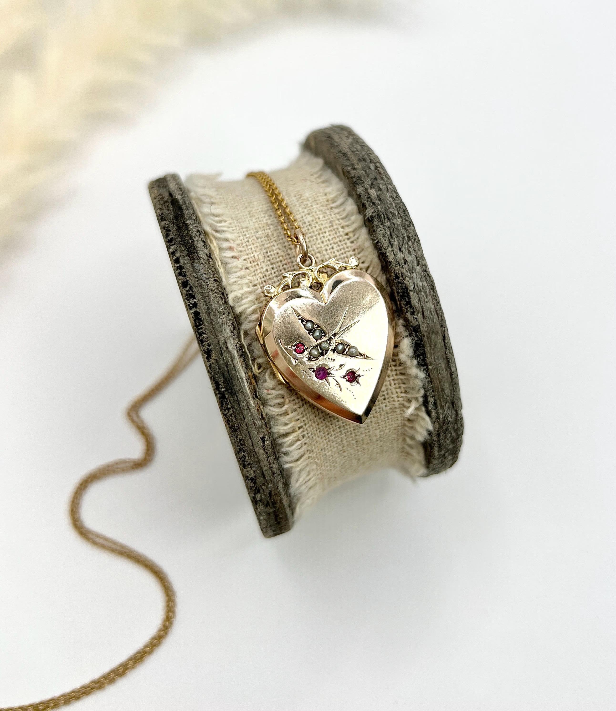 Medaglione in oro rosa 9ct con retro e fronte, a forma di cuore edoardiano, con rondine in perle di seme in vendita 4
