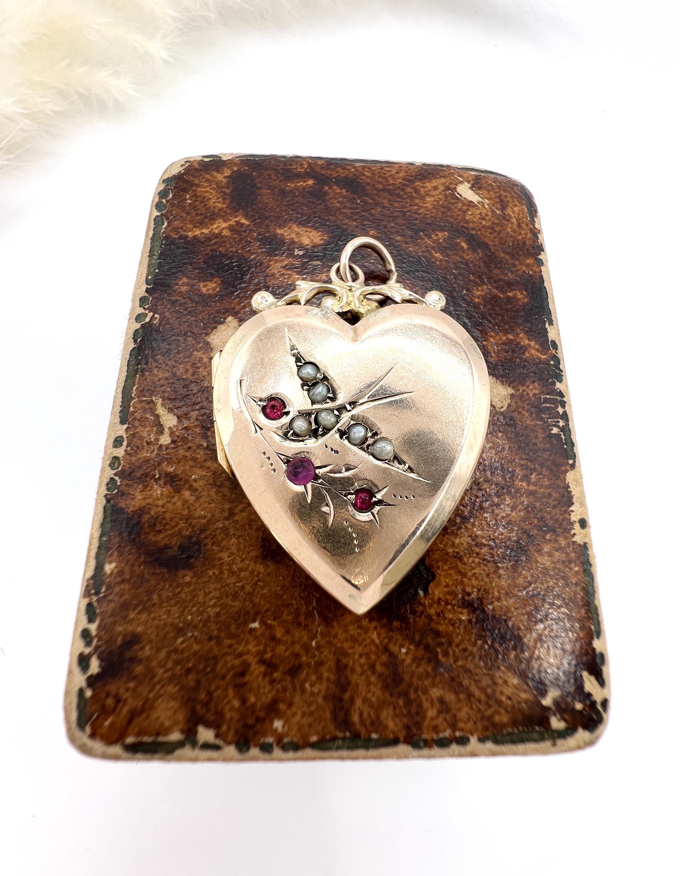 da uomo o donna Medaglione in oro rosa 9ct con retro e fronte, a forma di cuore edoardiano, con rondine in perle di seme in vendita